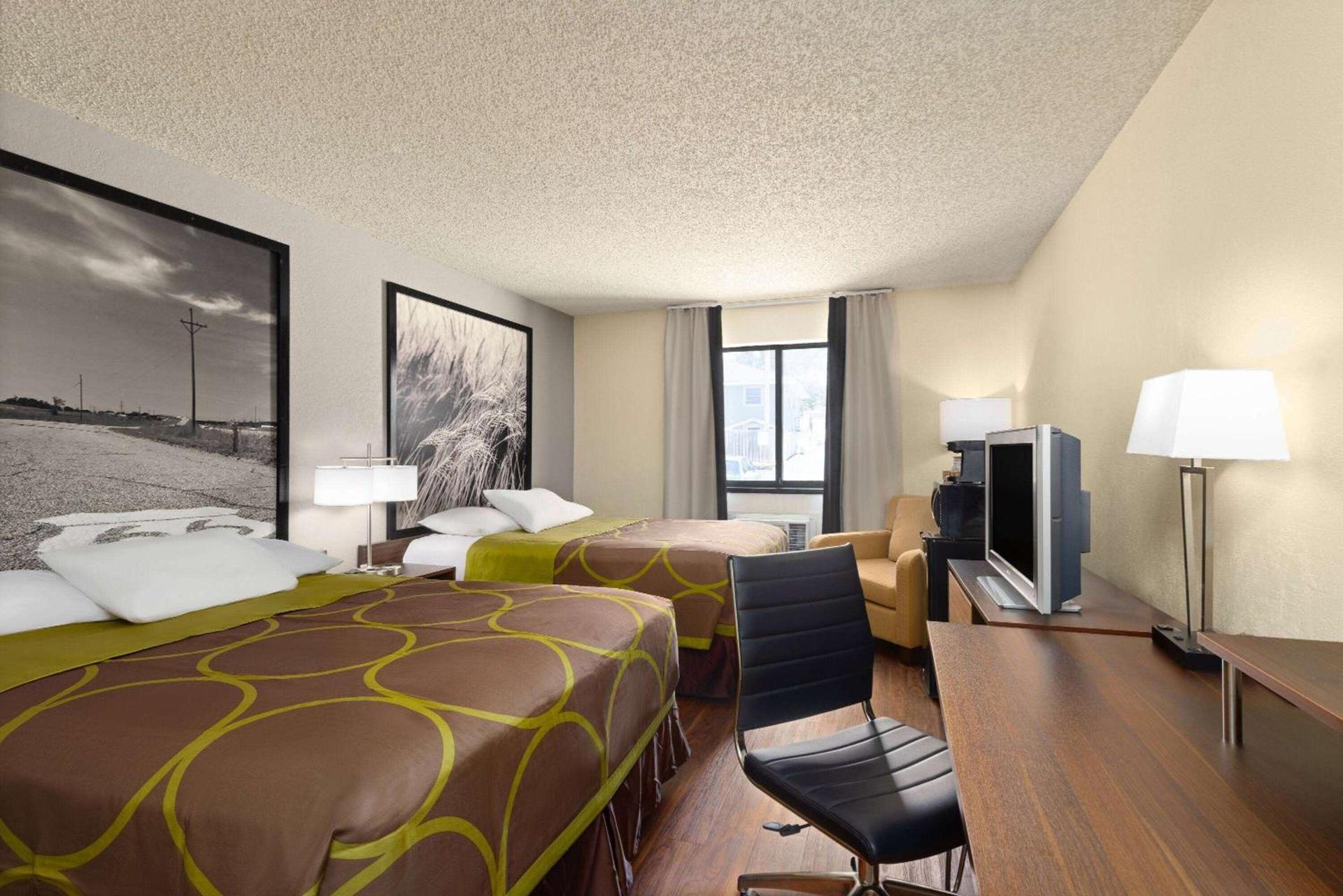 Super 8 by Wyndham Dodge City photo 22
