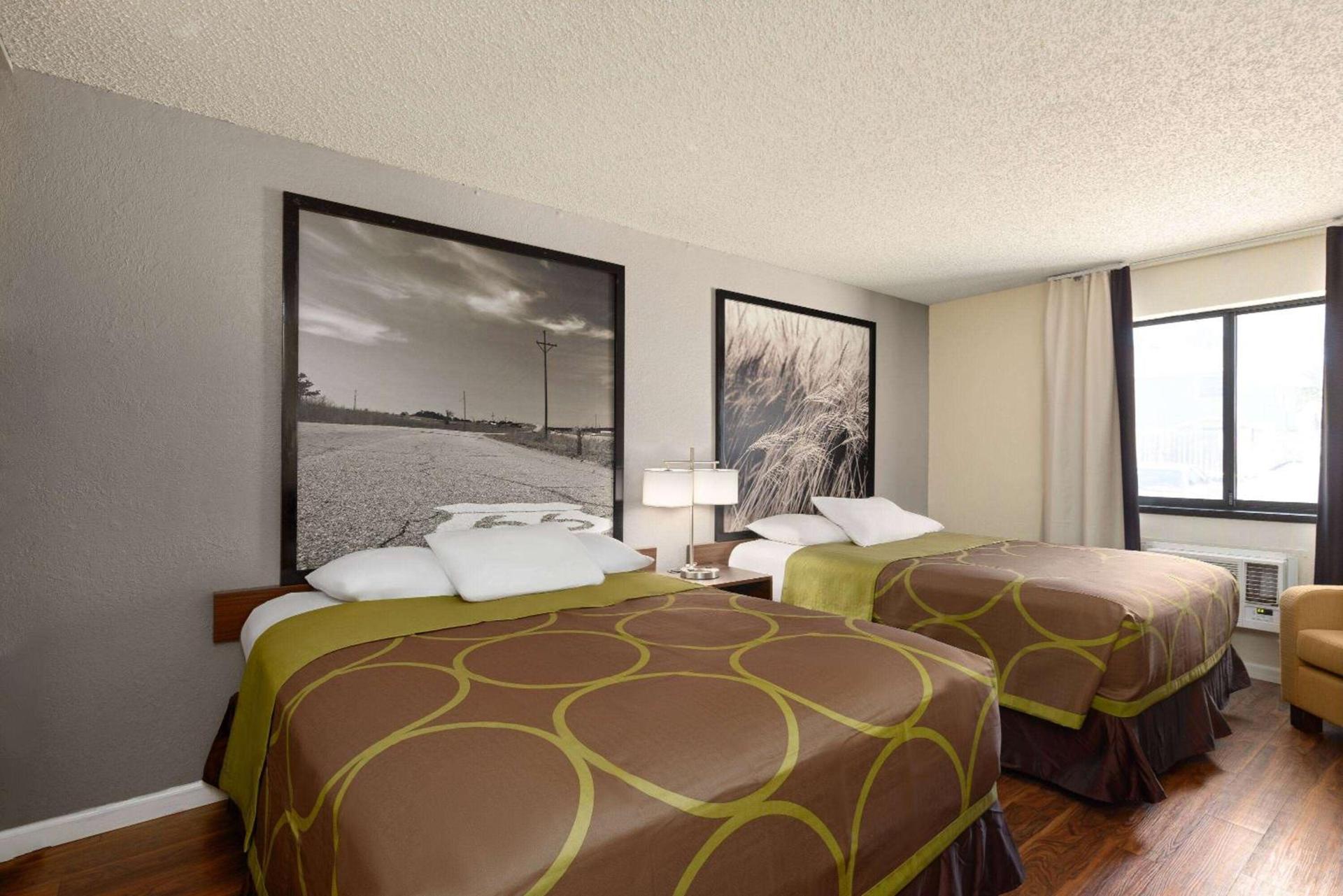Super 8 by Wyndham Dodge City photo 21