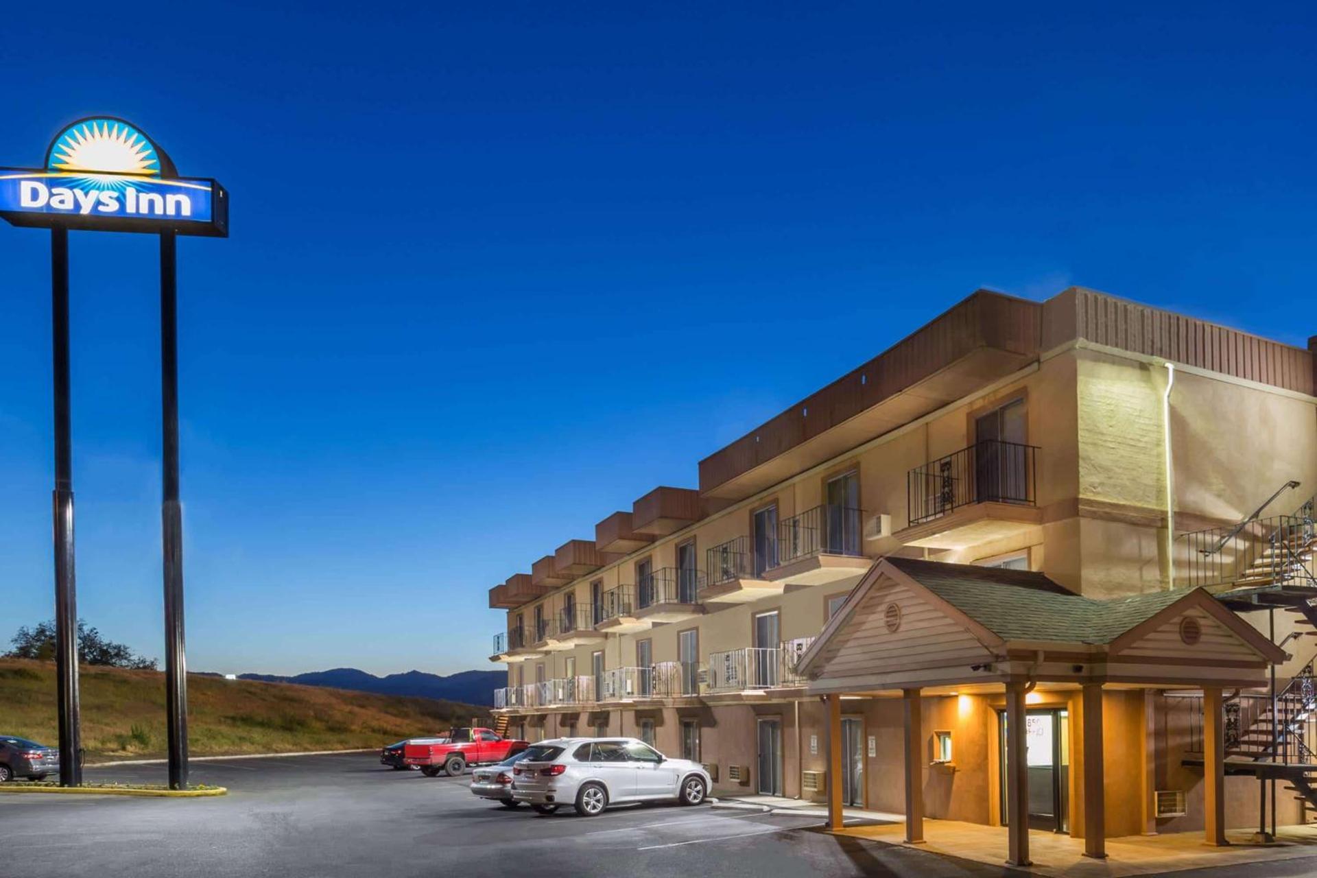 Days Inn by Wyndham Medford photo 1