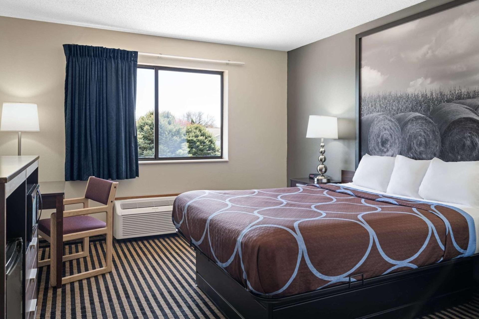 Super 8 by Wyndham Humboldt photo 13