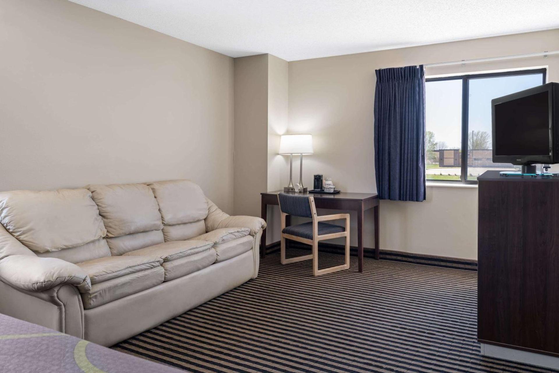 Super 8 by Wyndham Humboldt photo 22