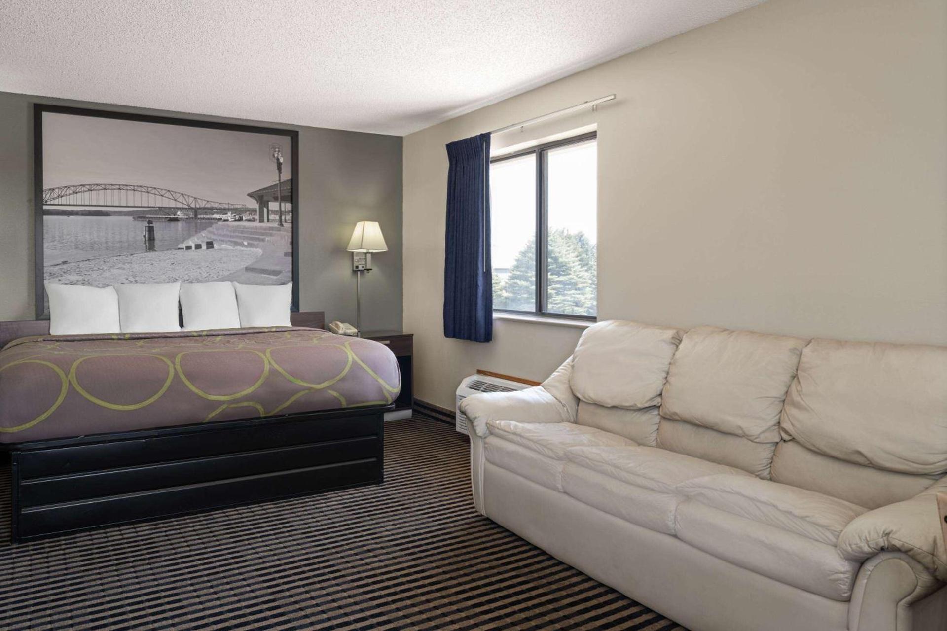 Super 8 by Wyndham Humboldt photo 23