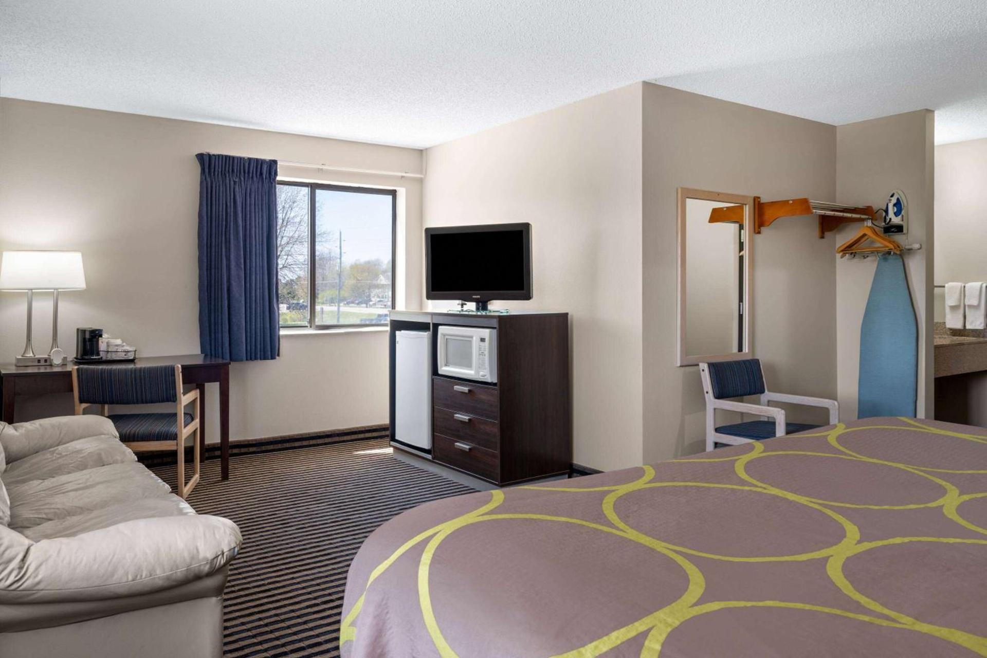 Super 8 by Wyndham Humboldt photo 24