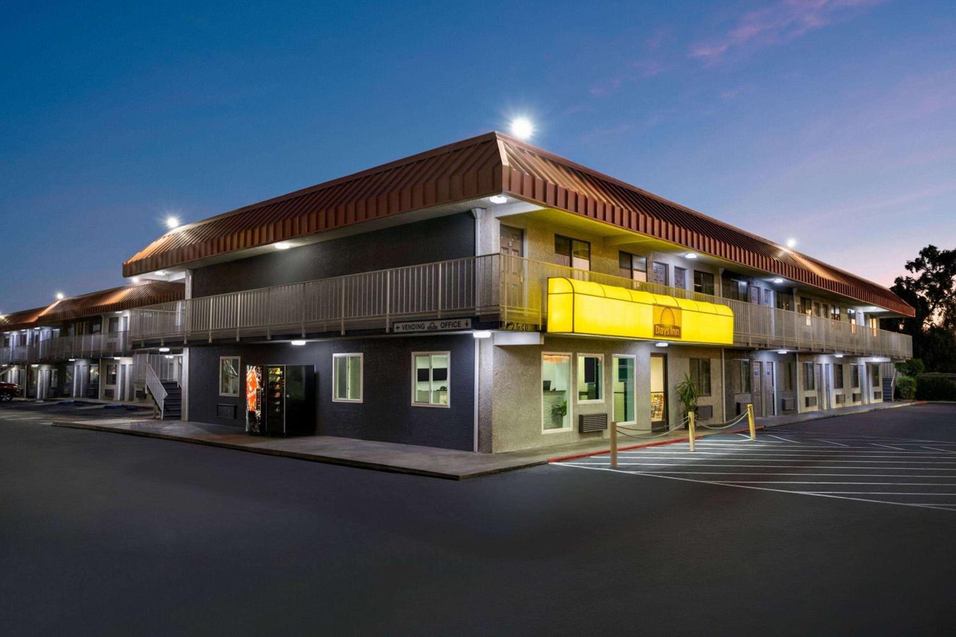 Days Inn by Wyndham Fresno South photo 3