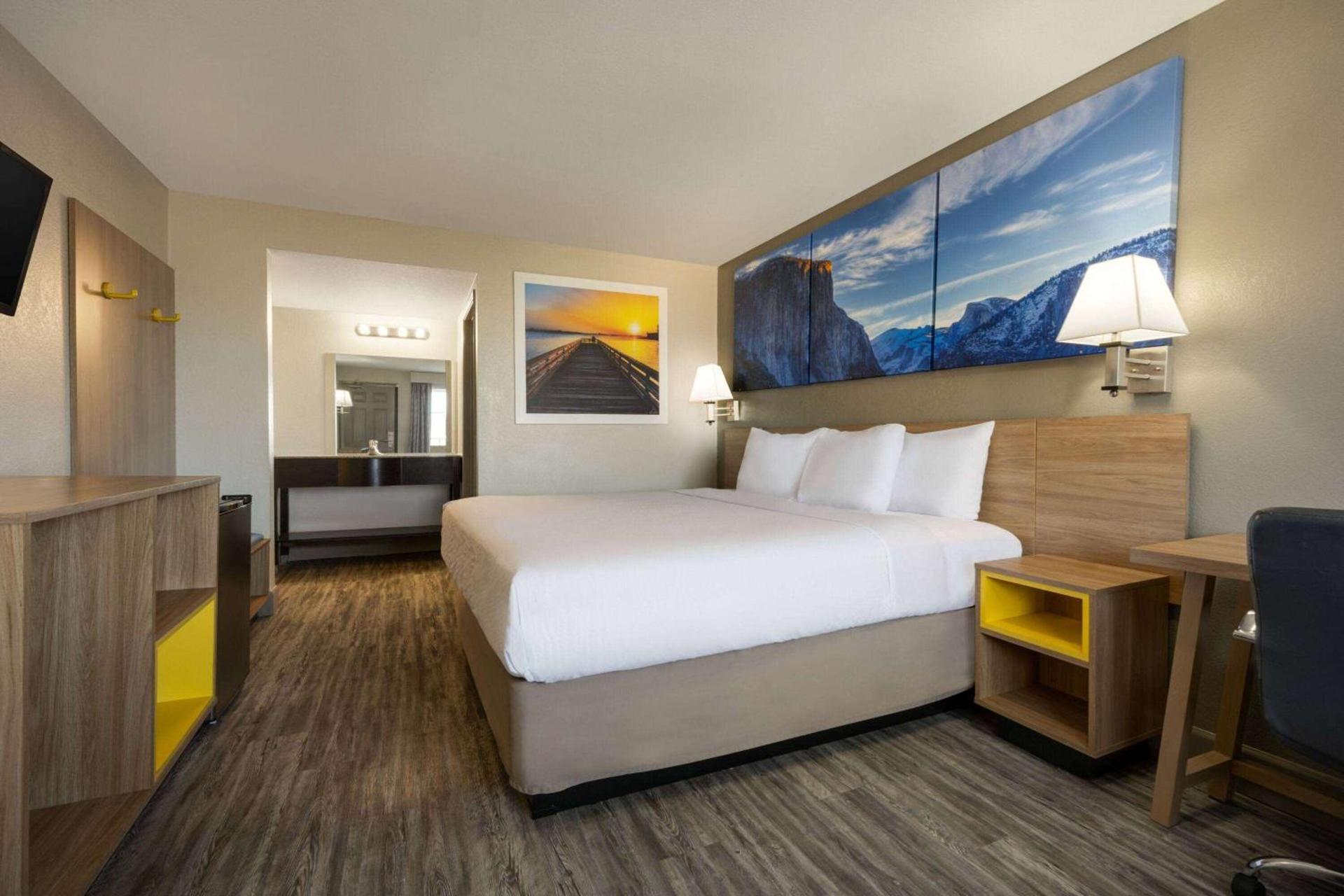 Days Inn by Wyndham Fresno South photo 18