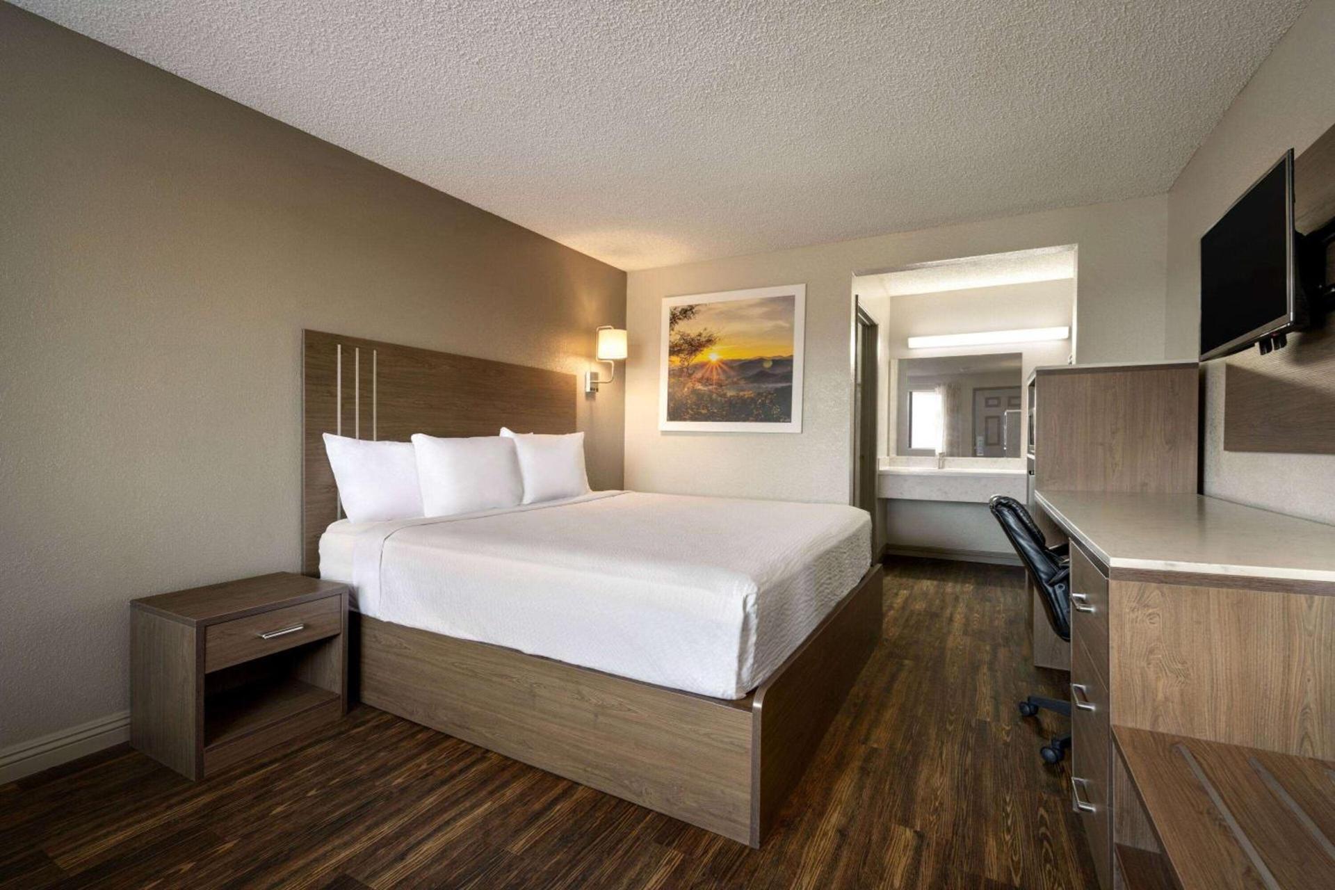 Days Inn by Wyndham Fresno South photo 16