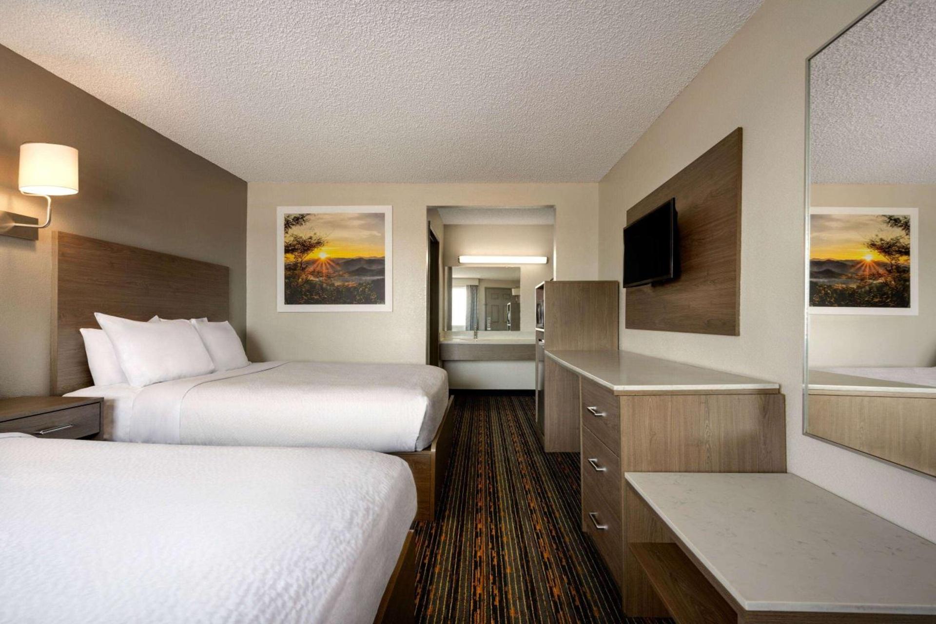 Days Inn by Wyndham Fresno South photo 33