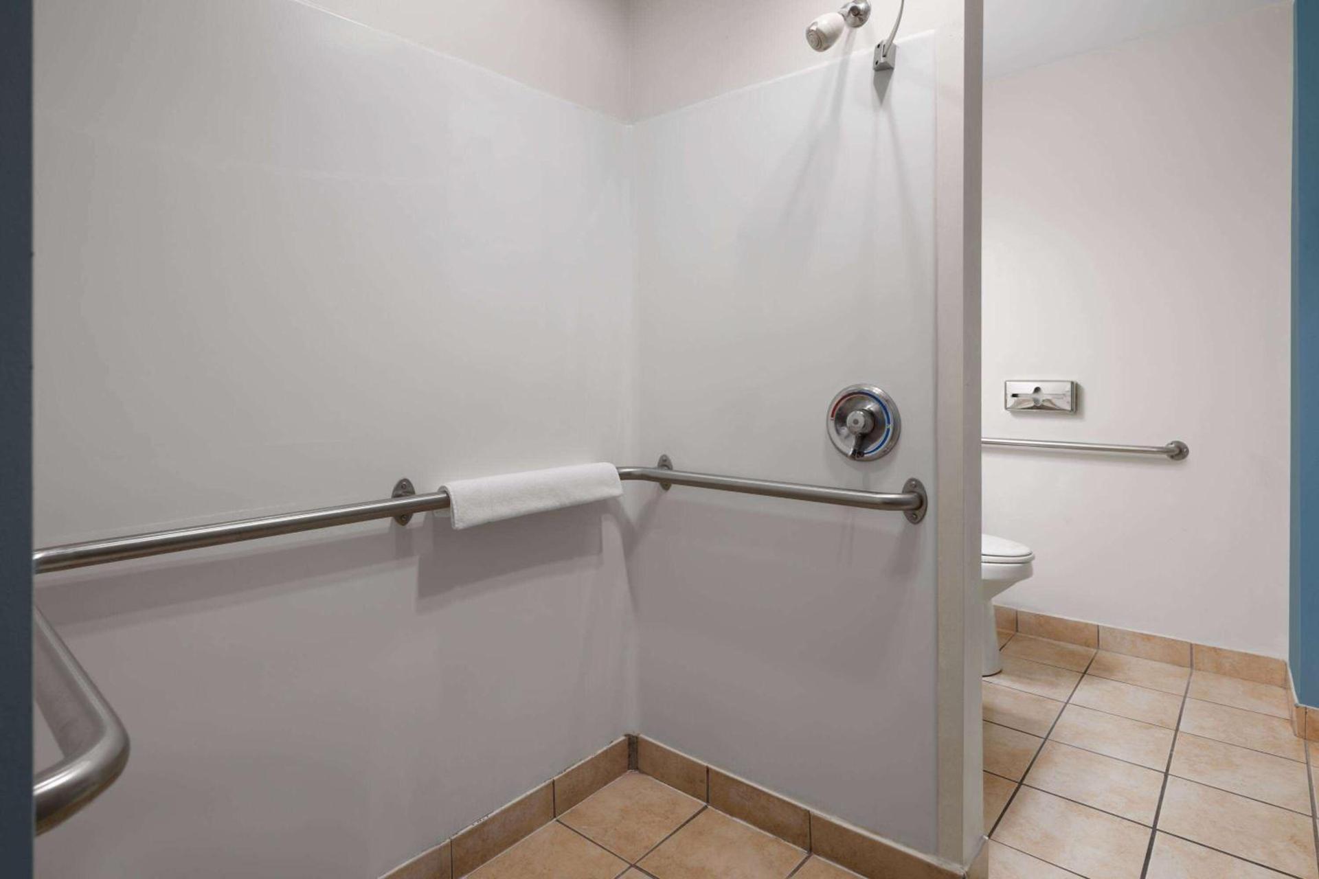 Baymont by Wyndham Boardman photo 29