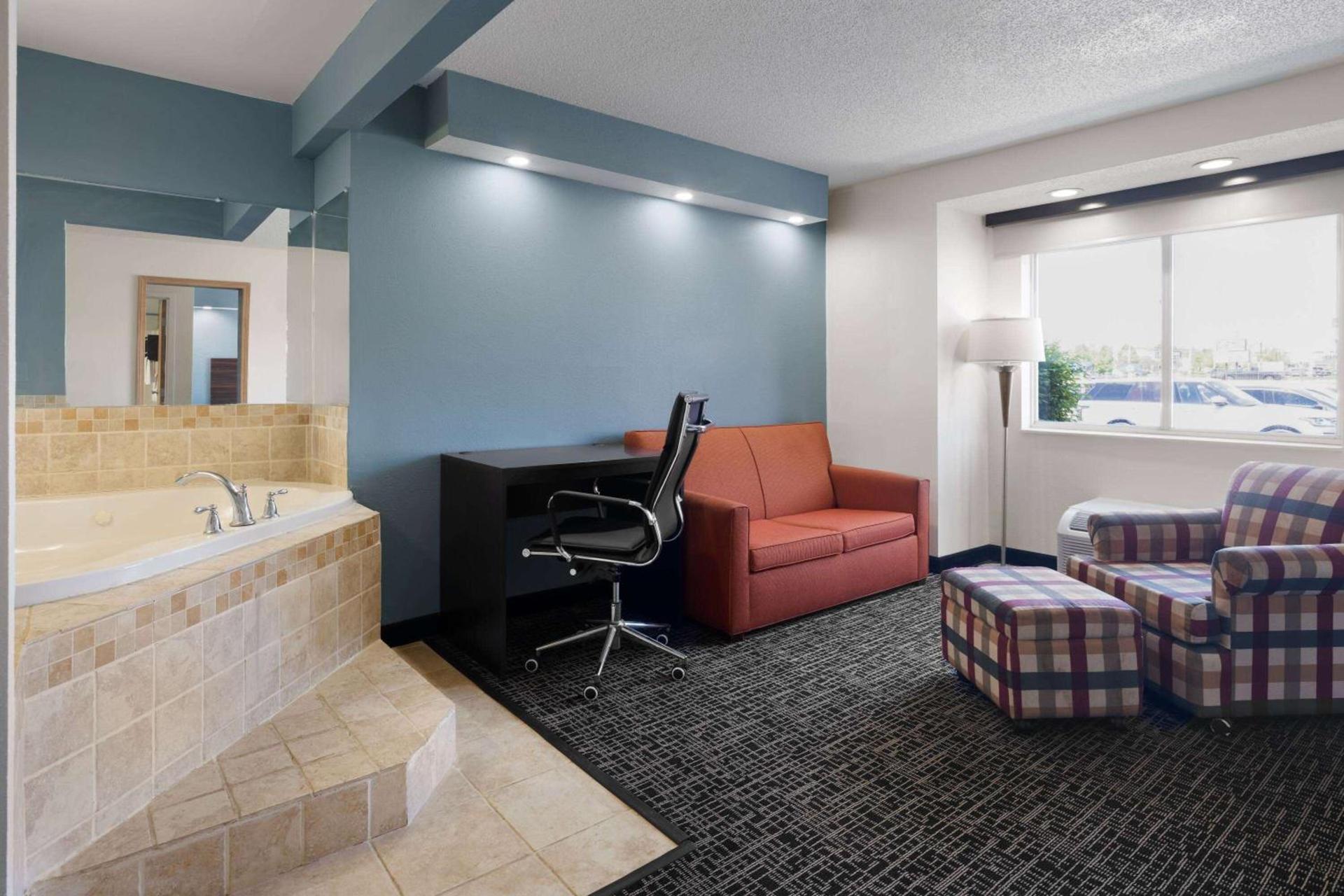 Baymont by Wyndham Boardman photo 22