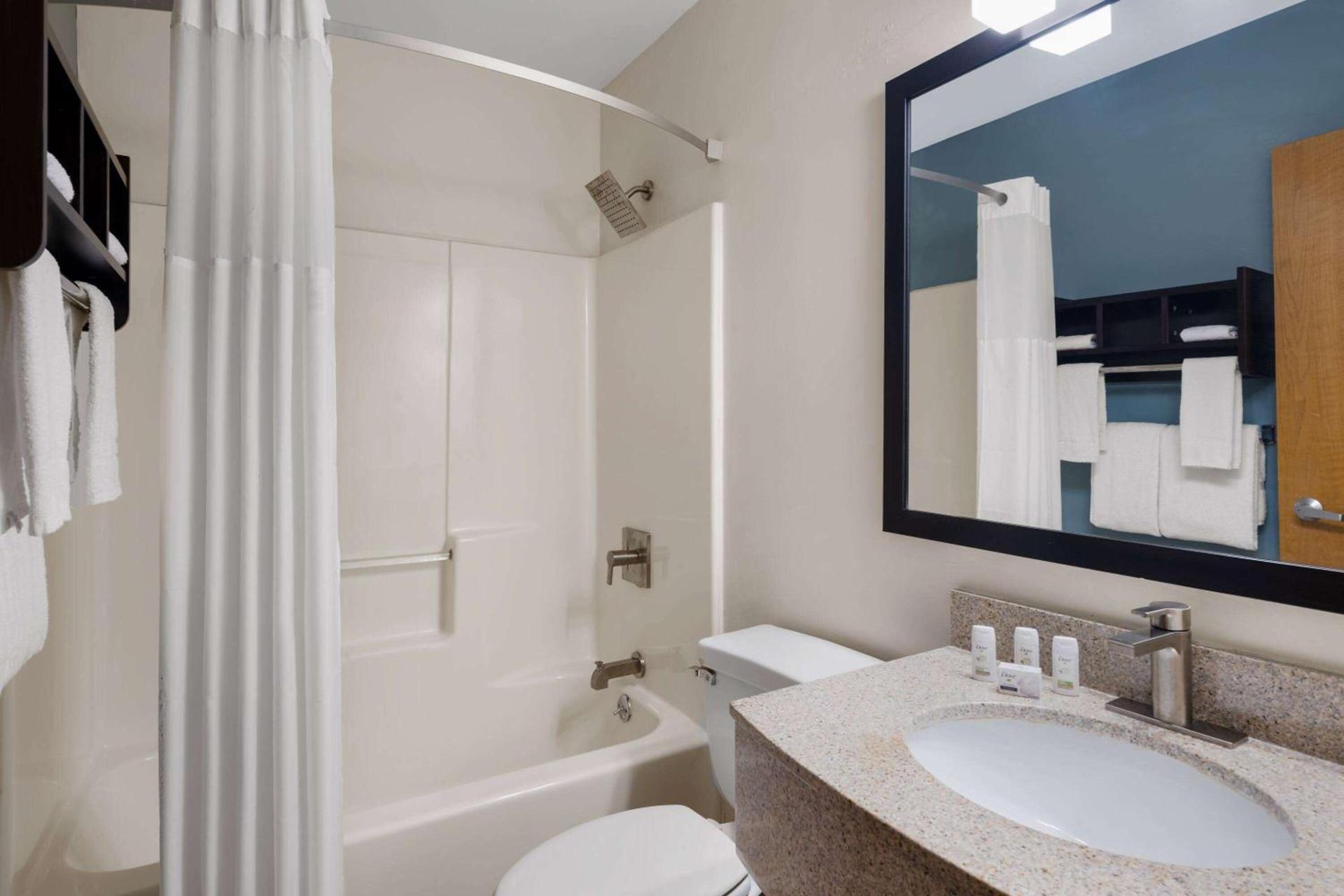 Baymont by Wyndham Boardman photo 30