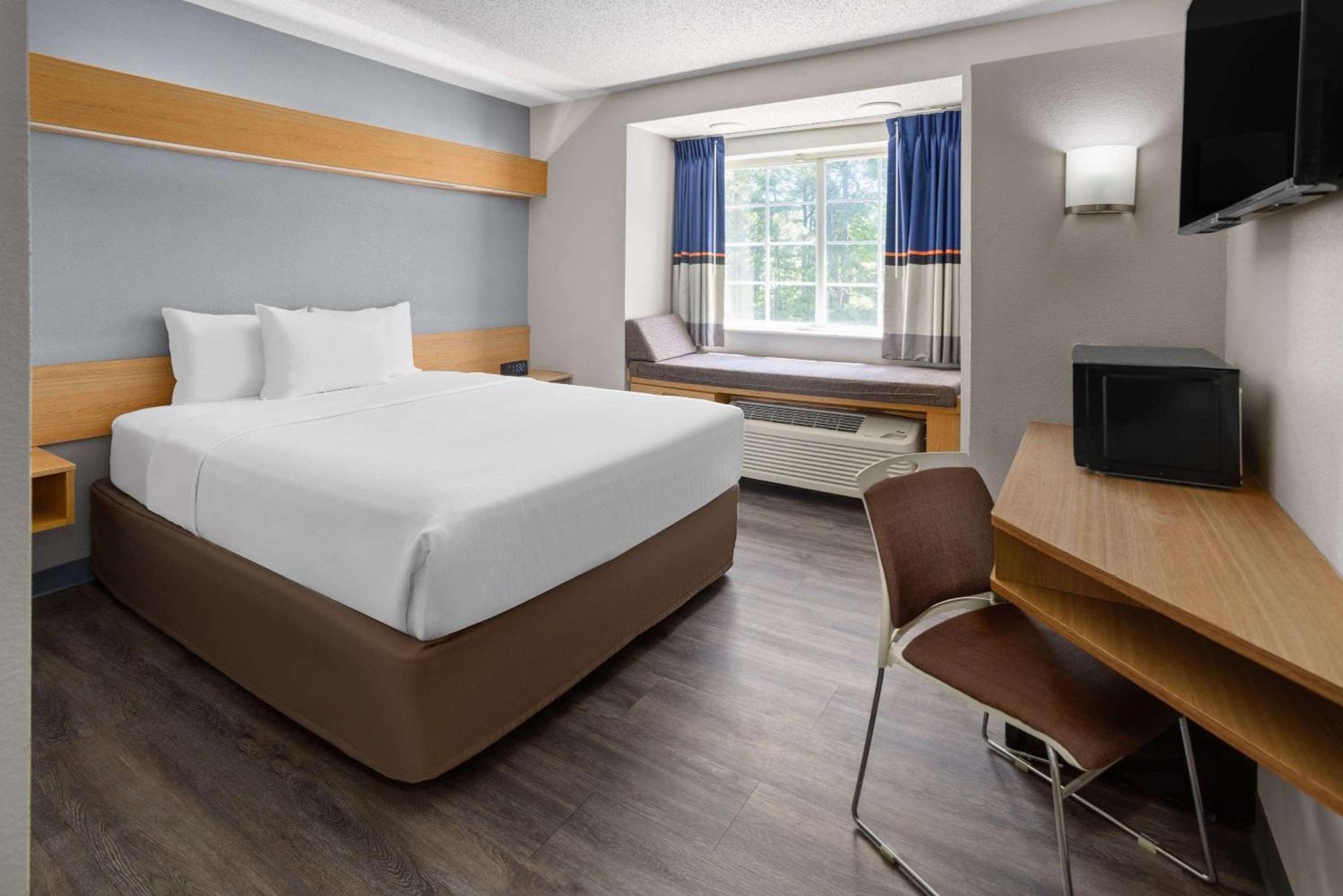 Microtel Inn by Wyndham Raleigh-Durham Airport photo 12