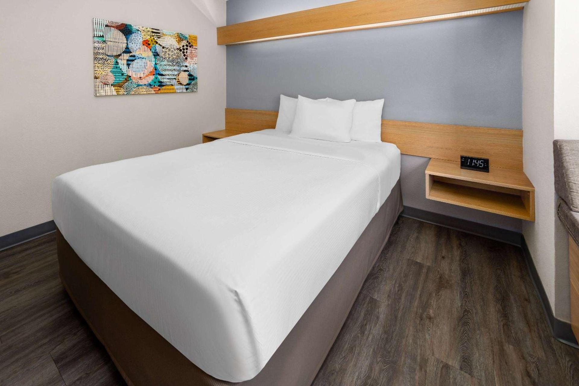 Microtel Inn by Wyndham Raleigh-Durham Airport photo 14