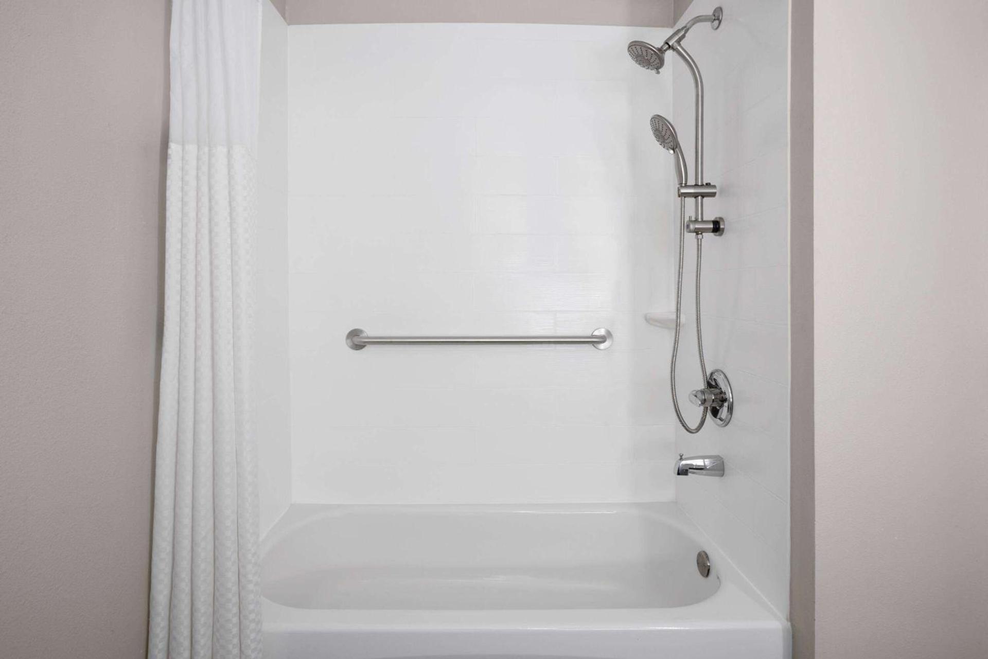Microtel Inn by Wyndham Raleigh-Durham Airport photo 23
