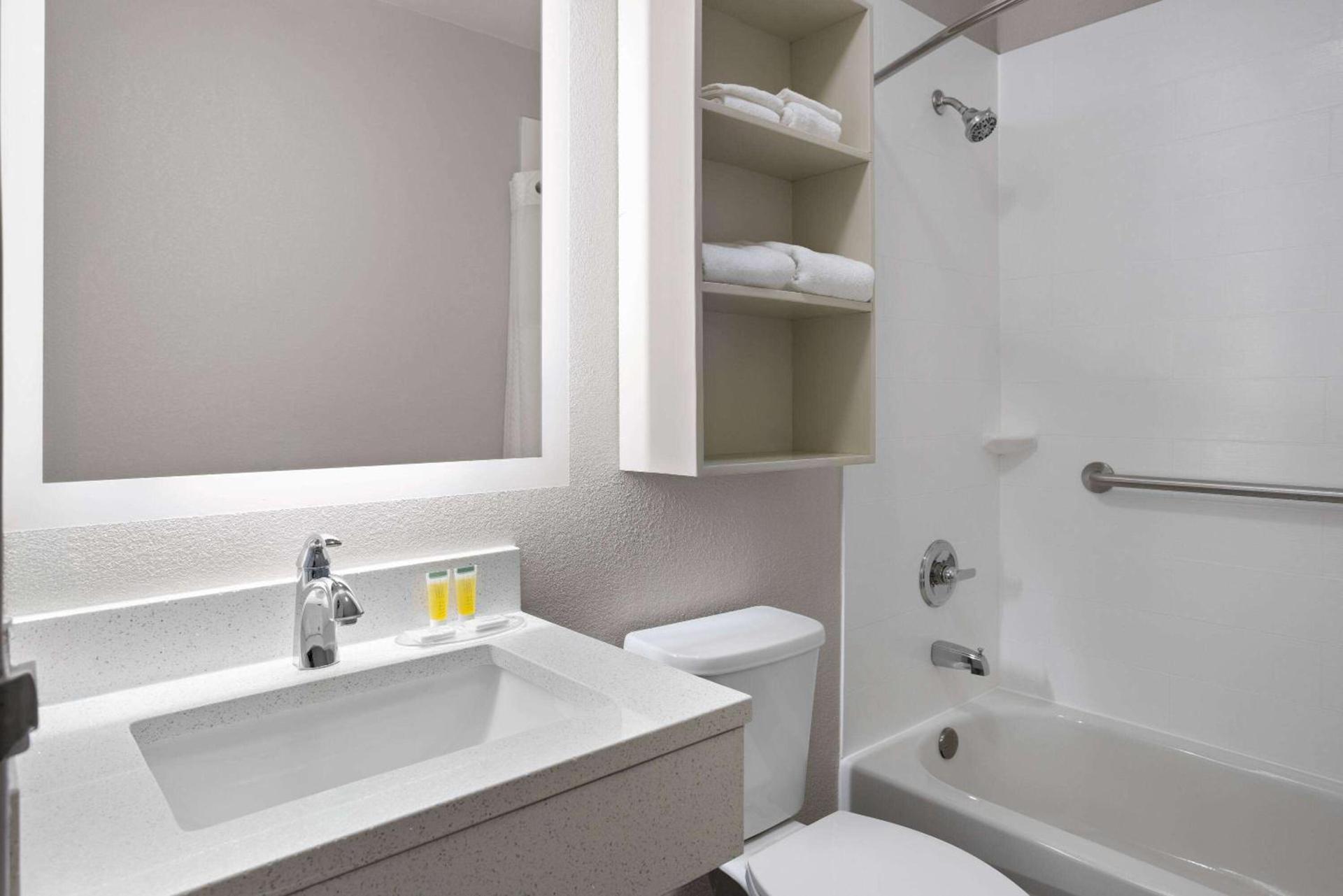 Microtel Inn by Wyndham Raleigh-Durham Airport photo 26