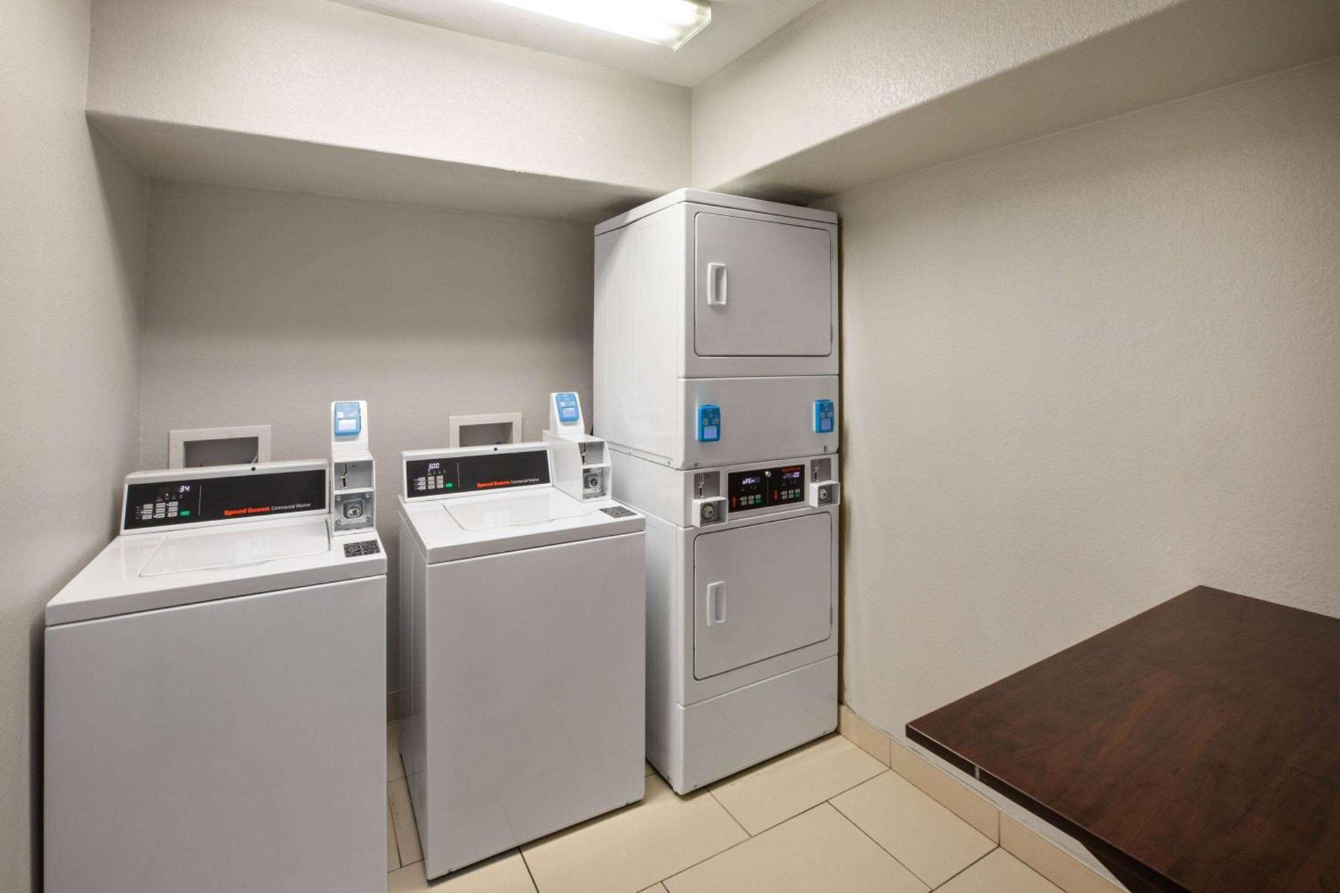 Microtel Inn & Suites by Wyndham Buda Austin South photo 8