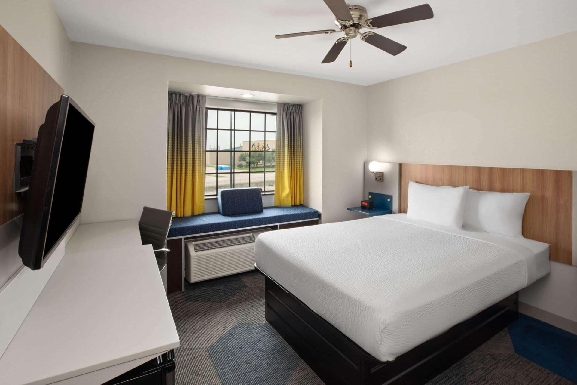Microtel Inn & Suites by Wyndham Buda Austin South photo 18
