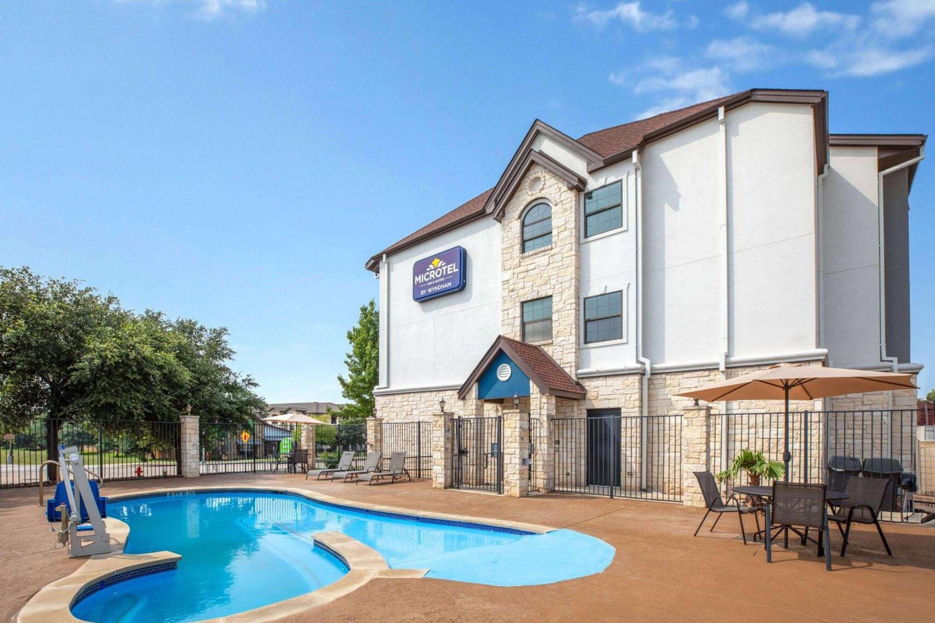 Microtel Inn & Suites by Wyndham Buda Austin South photo 7