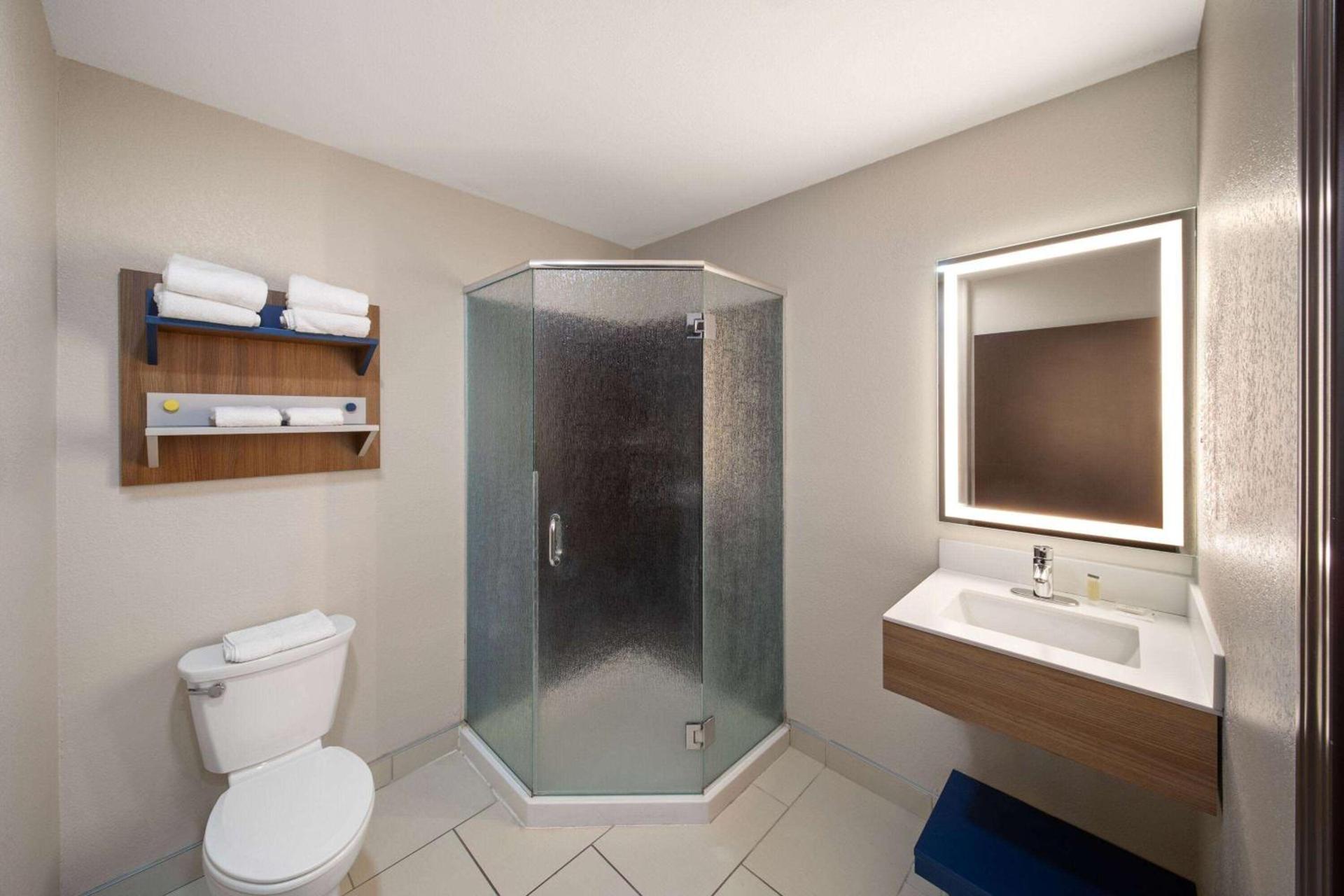 Microtel Inn & Suites by Wyndham Buda Austin South photo 25