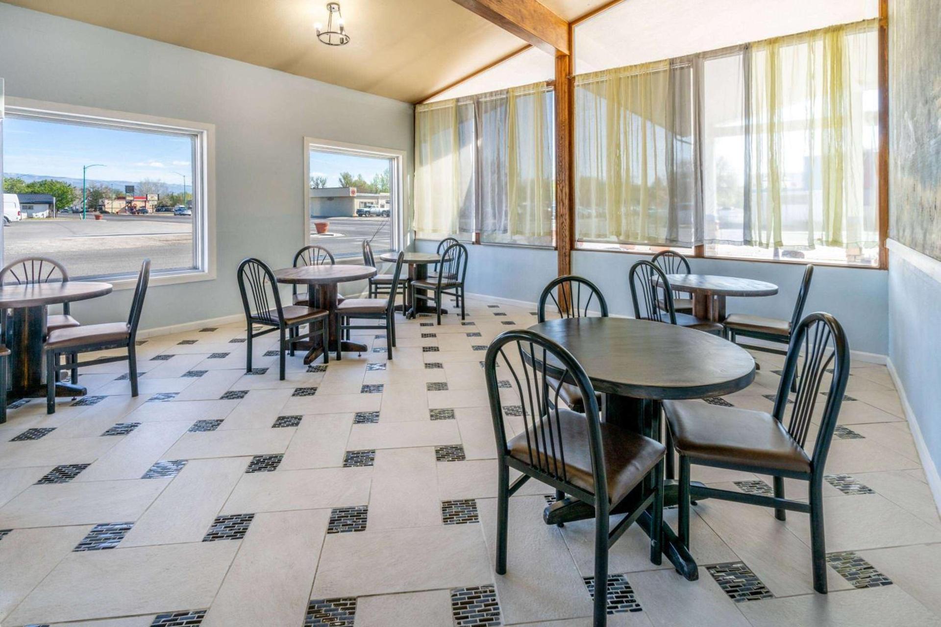 Days Inn by Wyndham Delta CO photo 11