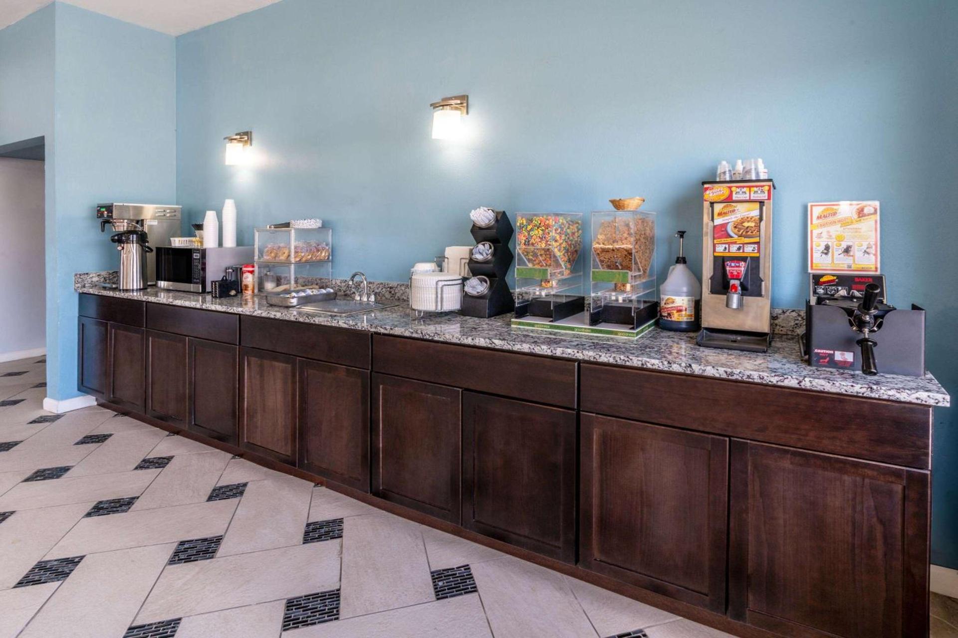 Days Inn by Wyndham Delta CO photo 10