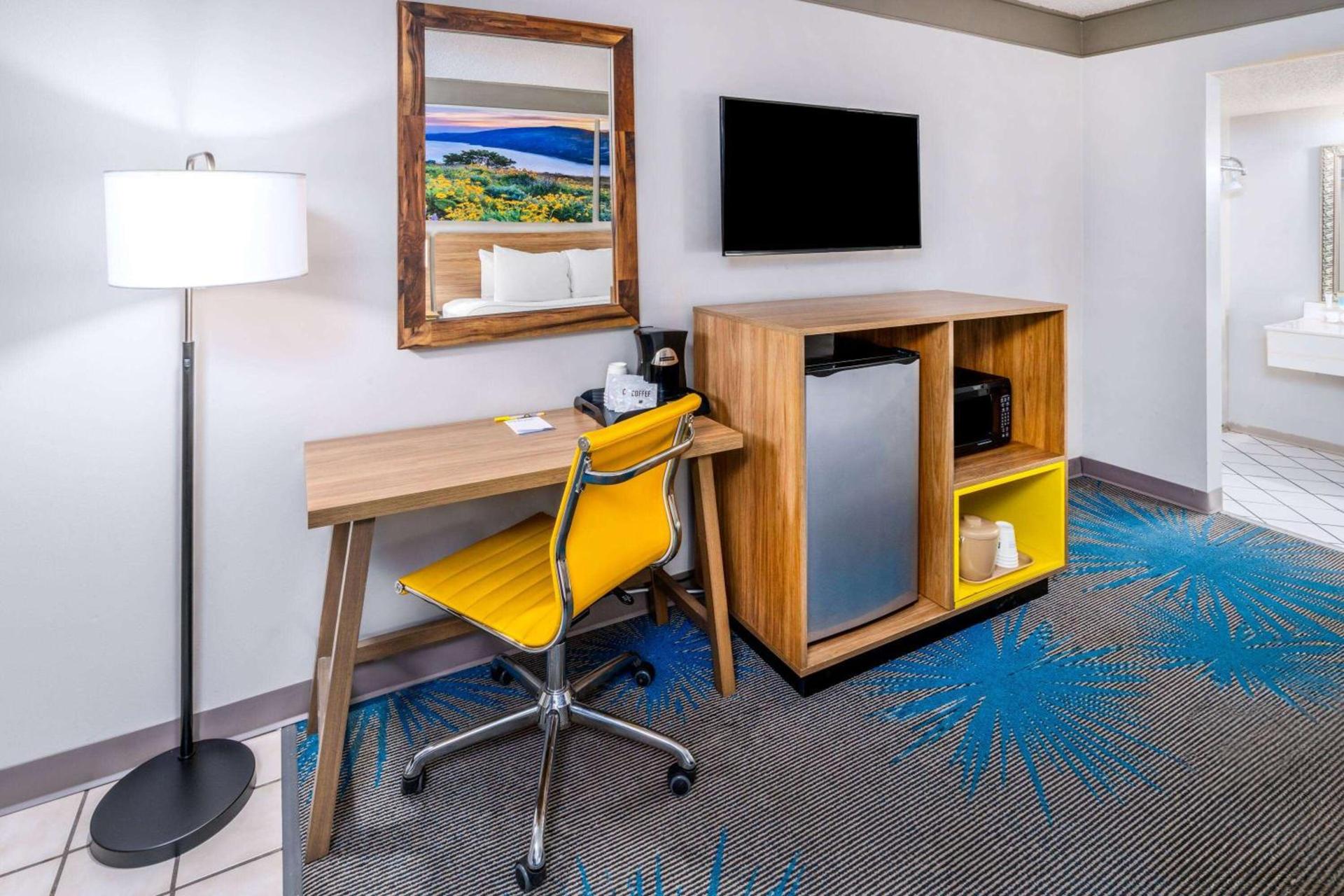 Days Inn by Wyndham Delta CO photo 24