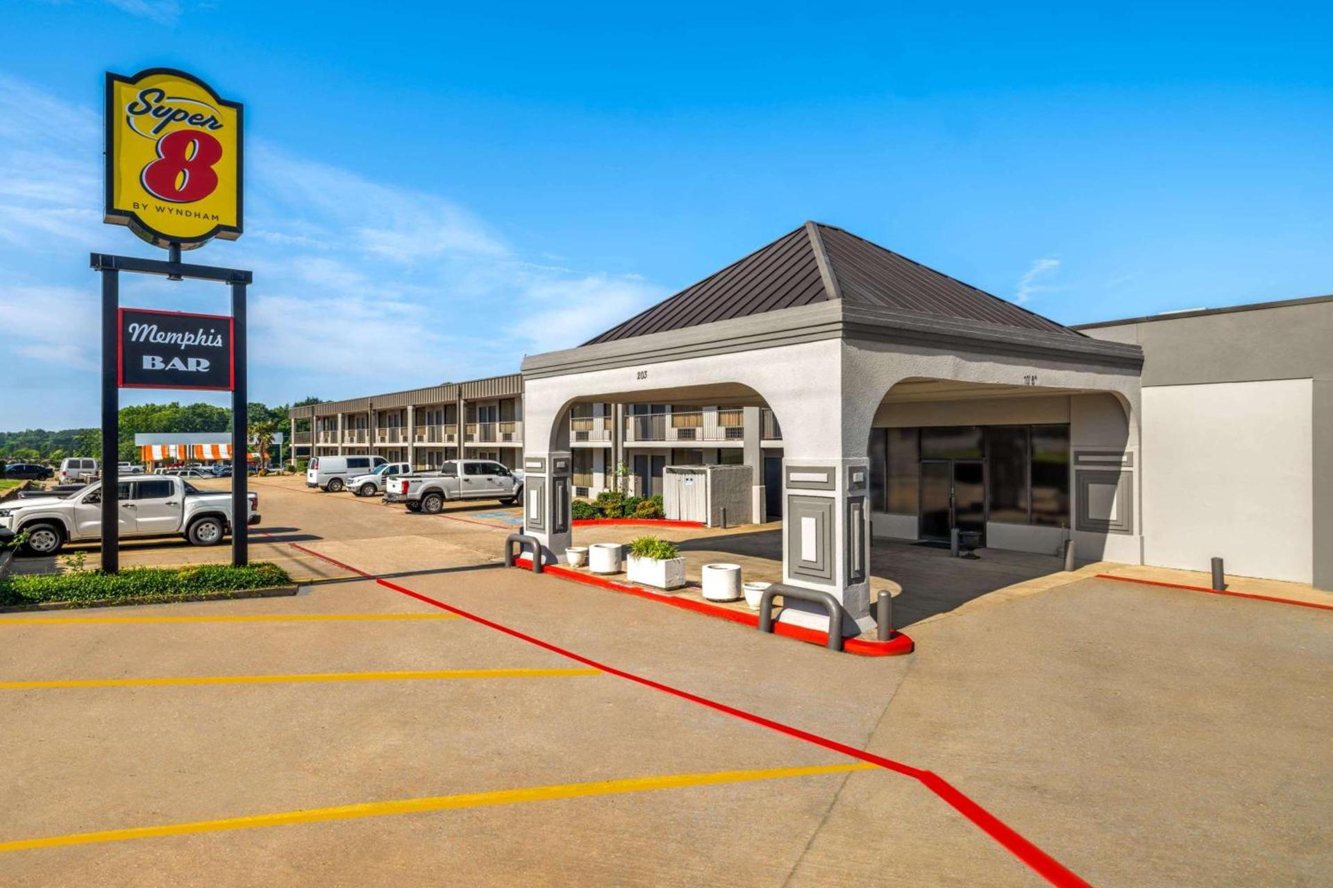 Super 8 by Wyndham Longview/North photo 2