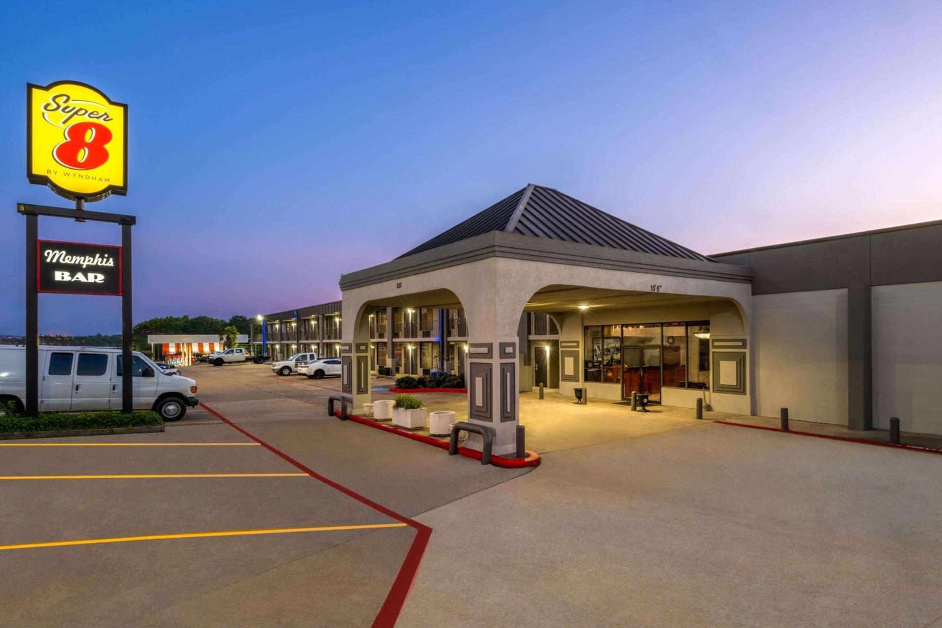 Super 8 by Wyndham Longview/North photo 5