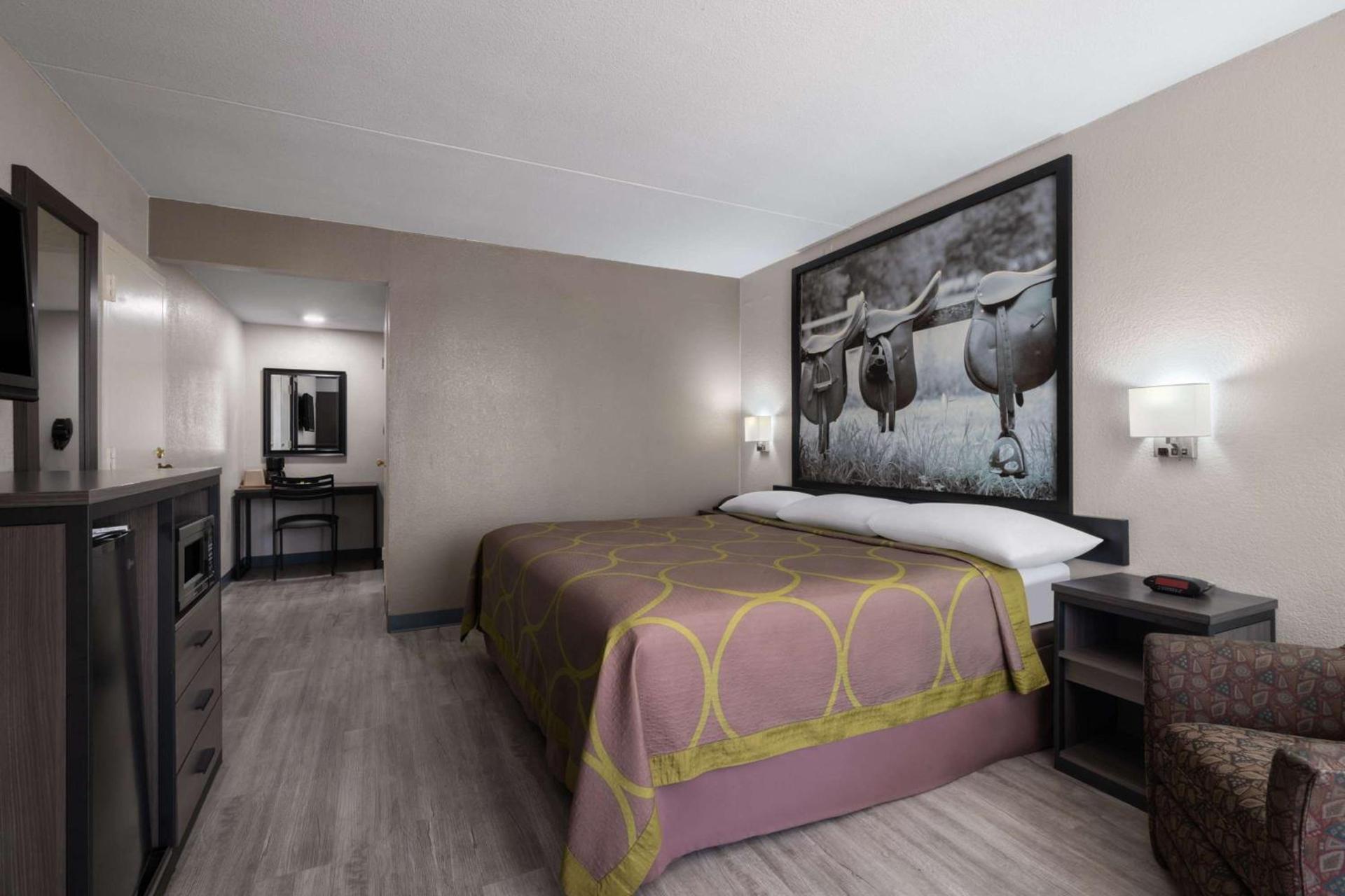 Super 8 by Wyndham Longview/North photo 16