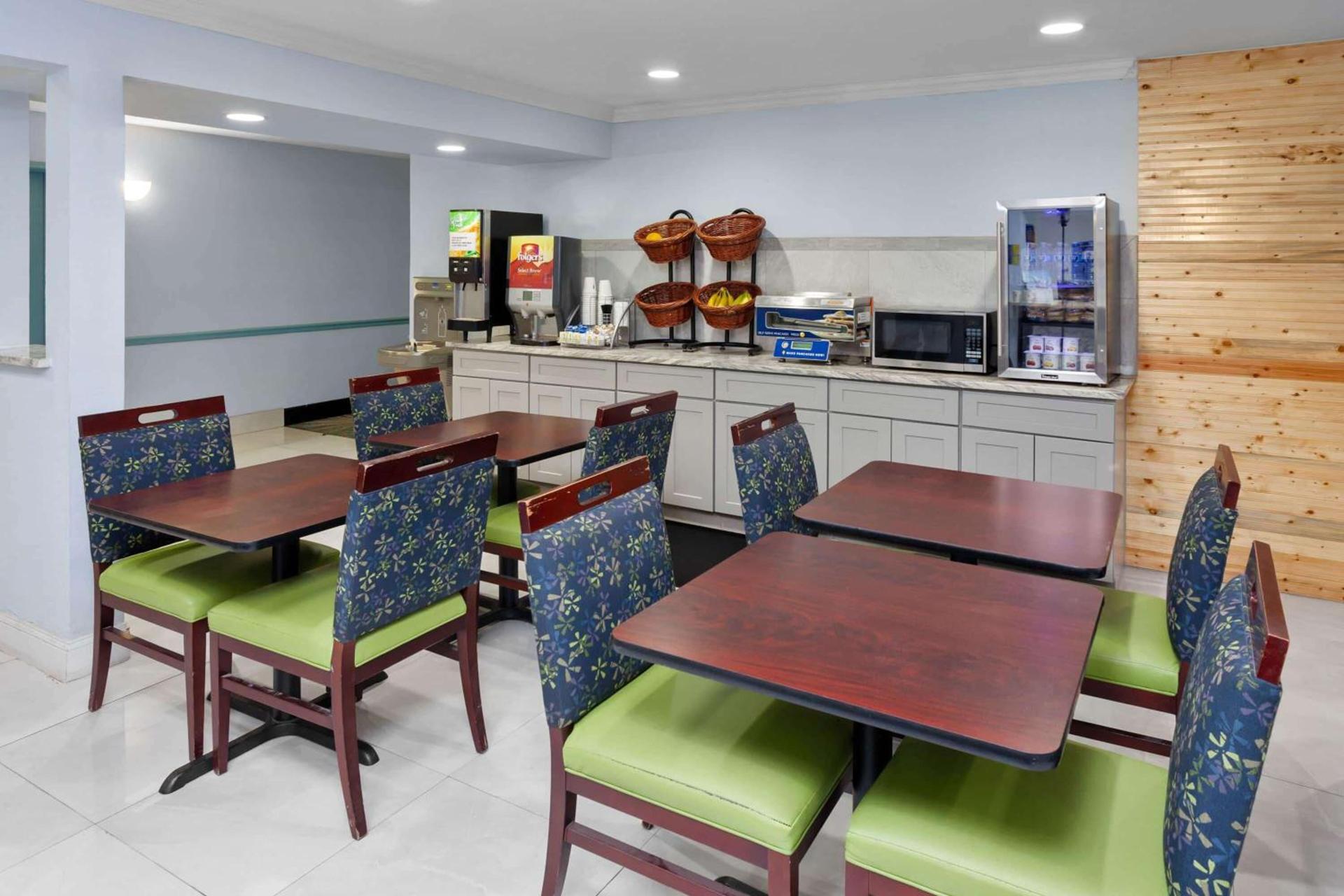 Days Inn & Suites by Wyndham Siler City photo 25