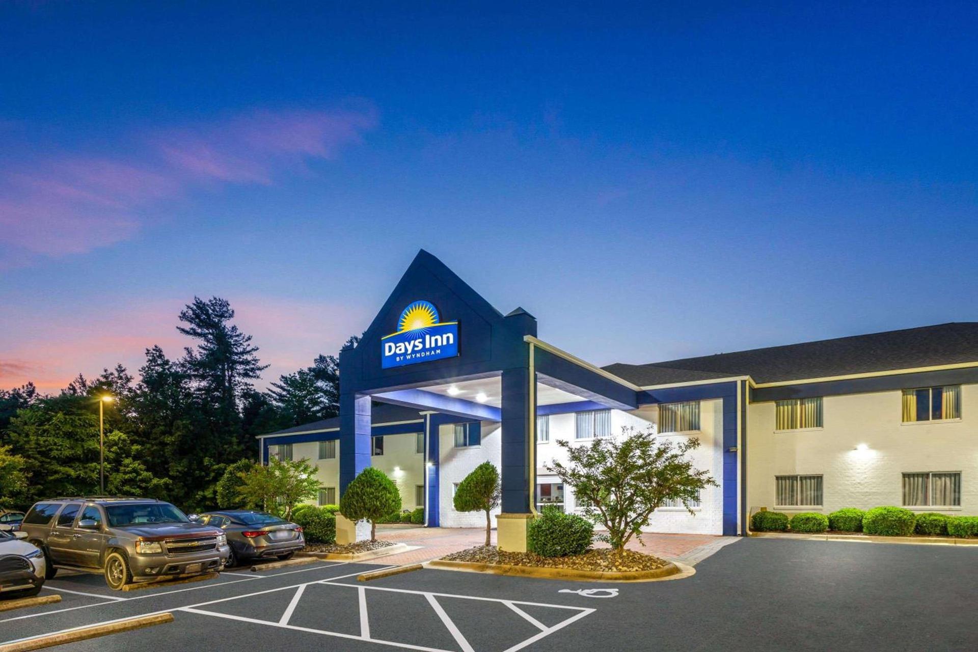 Days Inn & Suites by Wyndham Siler City photo 3