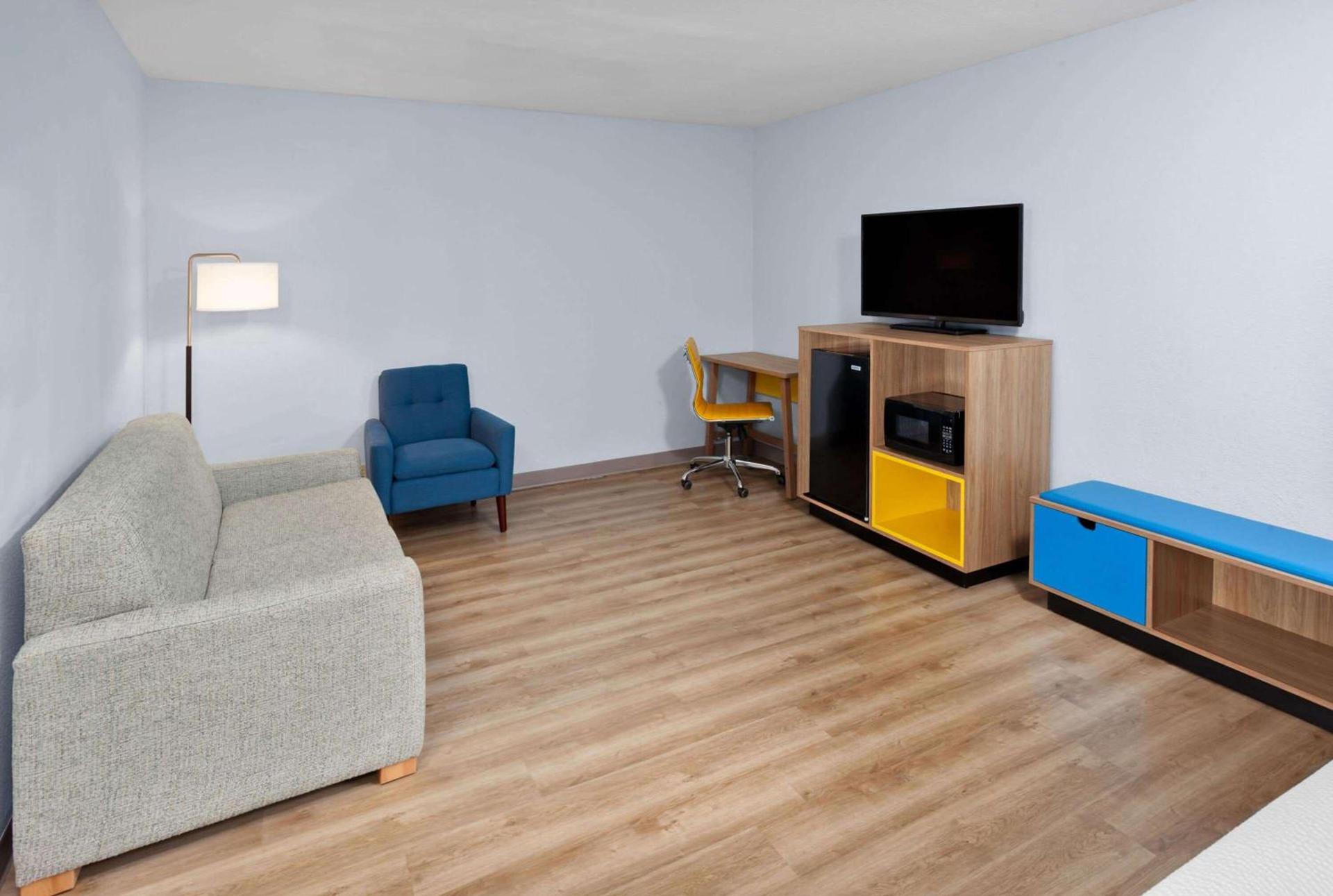 Days Inn & Suites by Wyndham Siler City photo 20