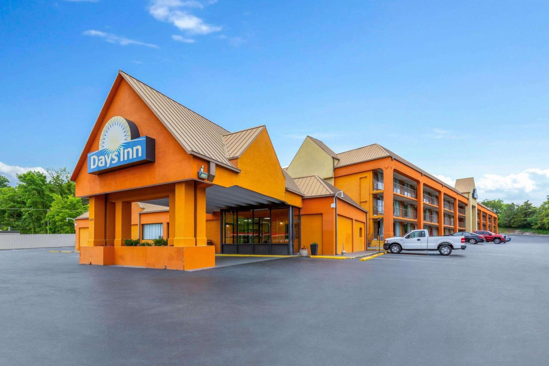Days Inn by Wyndham Knoxville East photo 2