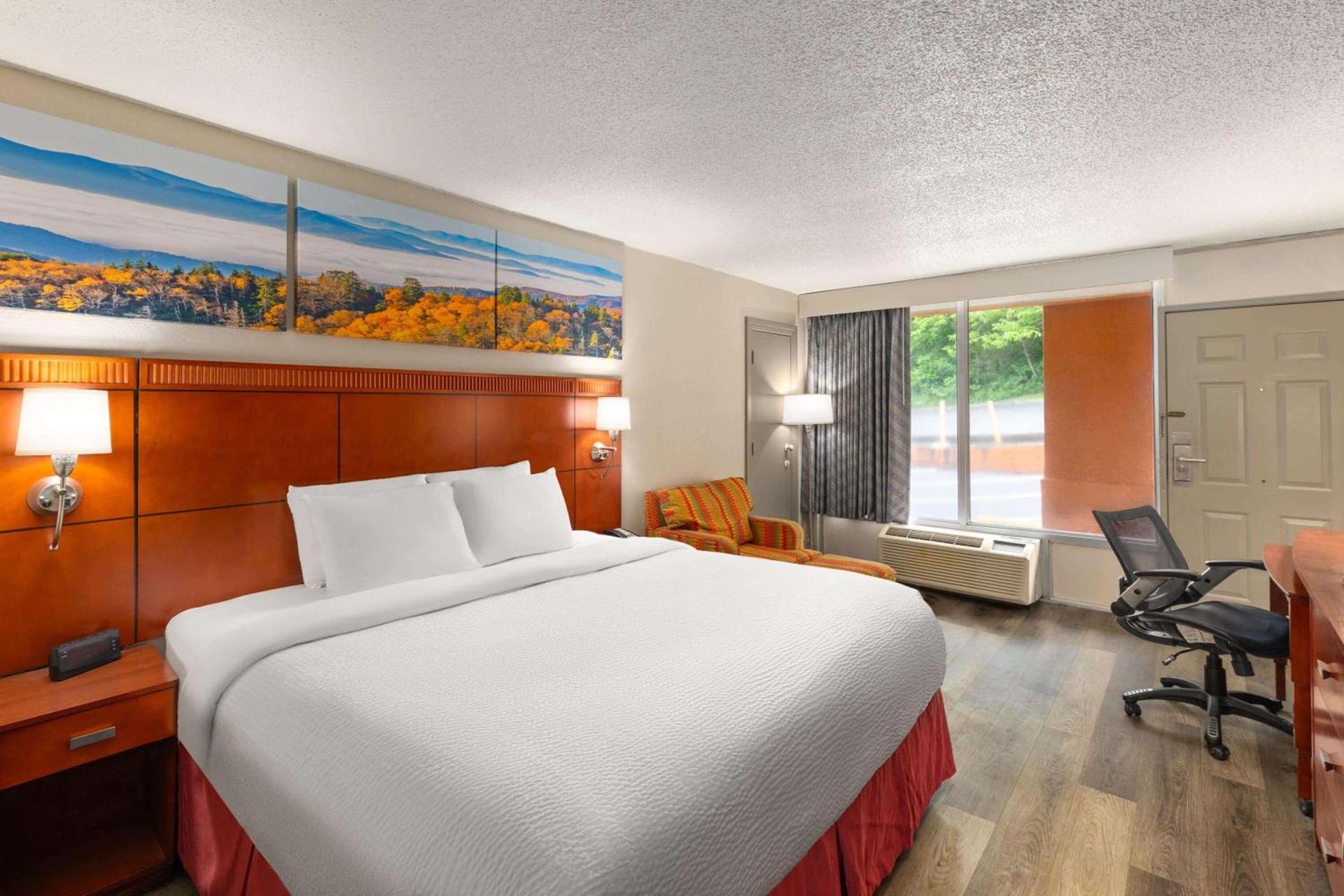 Days Inn by Wyndham Knoxville East photo 19