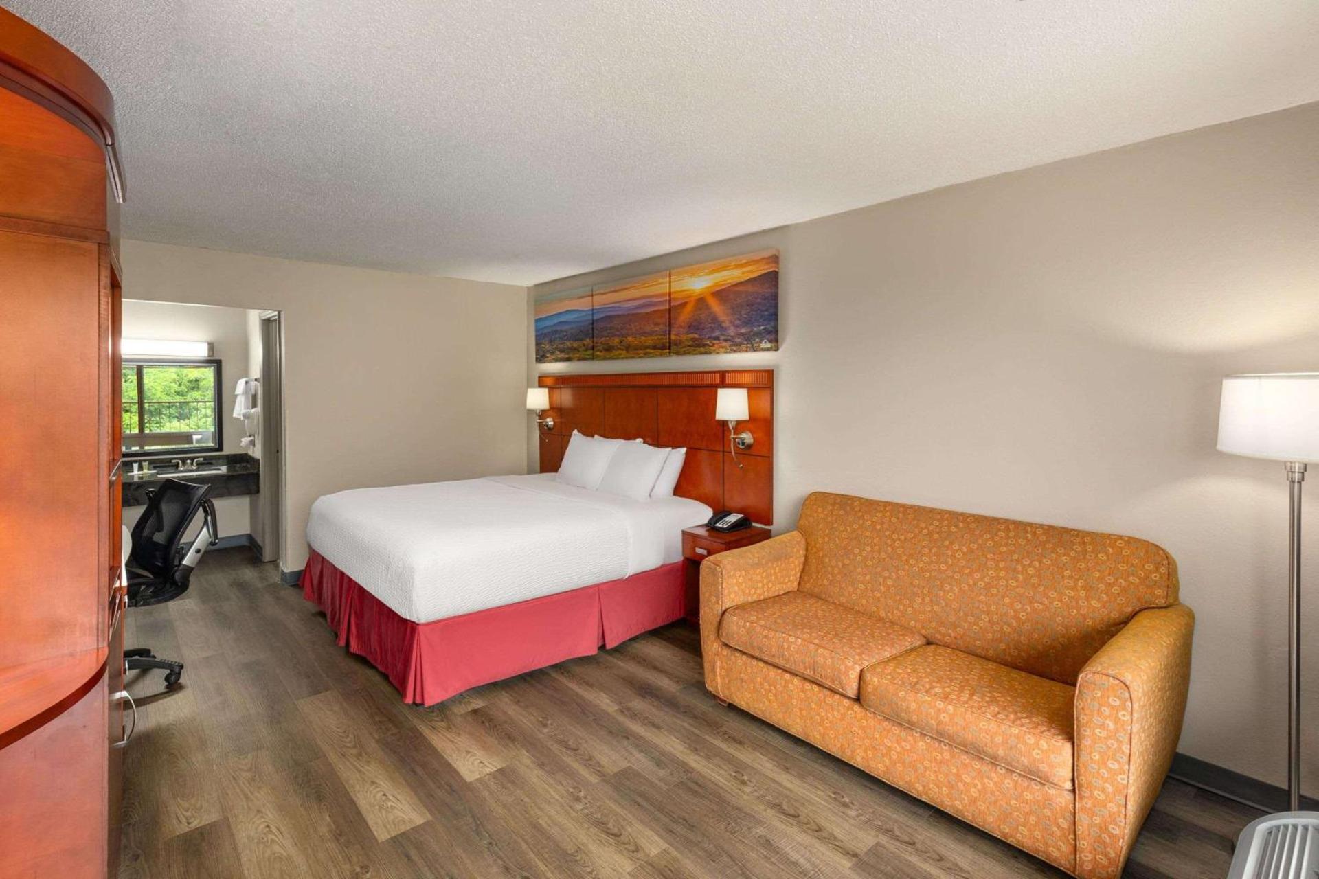 Days Inn by Wyndham Knoxville East photo 21