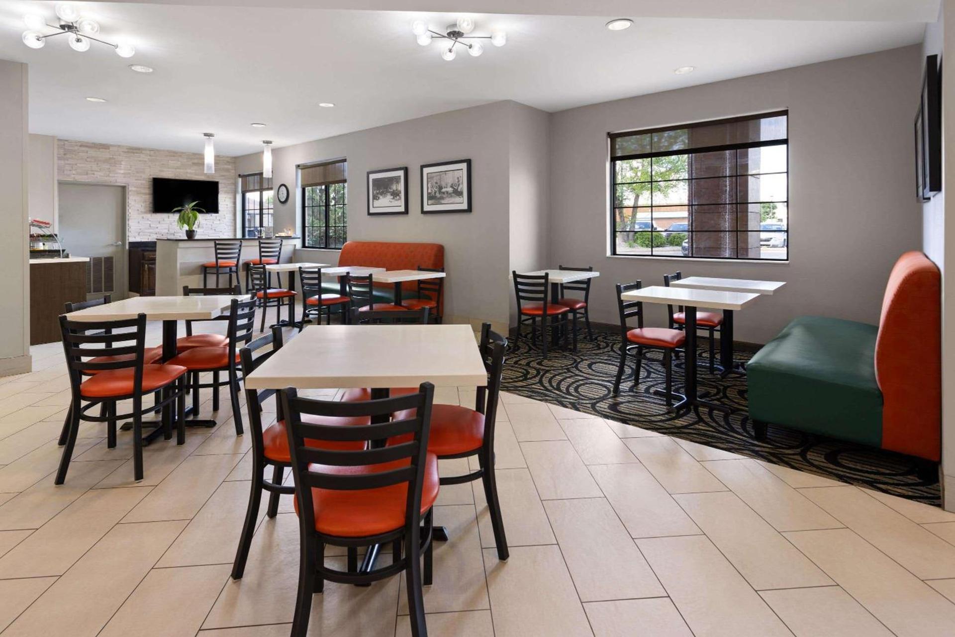 La Quinta by Wyndham Kokomo photo 8