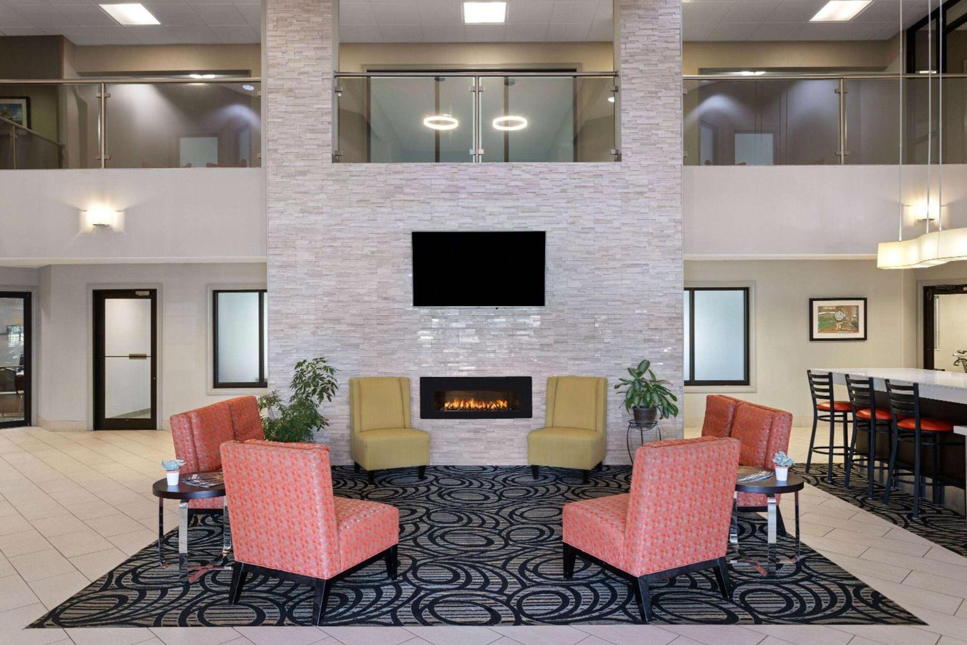 La Quinta by Wyndham Kokomo photo 6