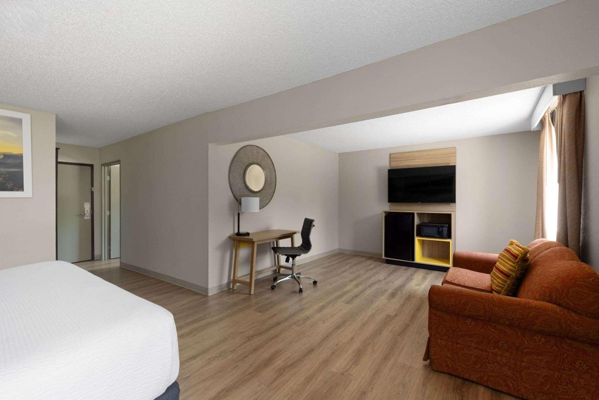 Days Inn by Wyndham Carthage photo 12