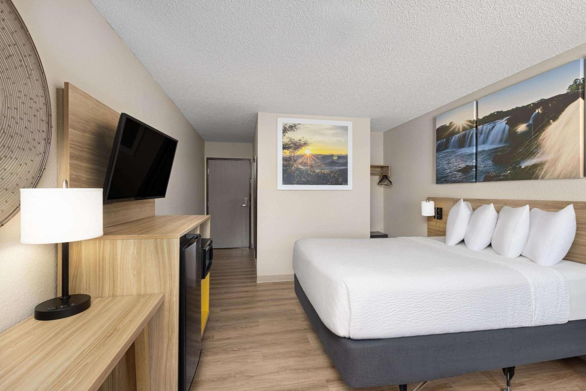 Days Inn by Wyndham Carthage photo 11