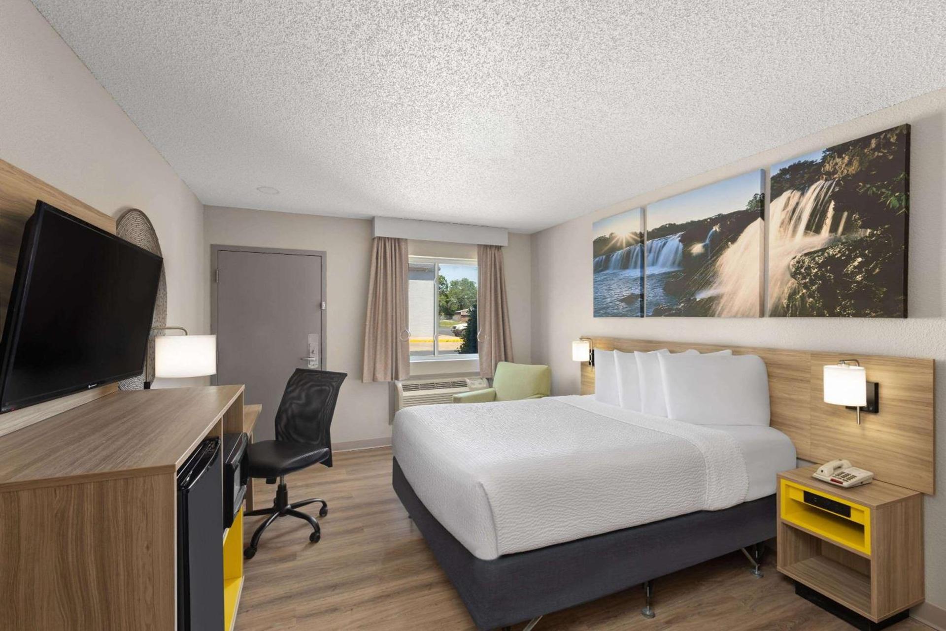 Days Inn by Wyndham Carthage photo 23