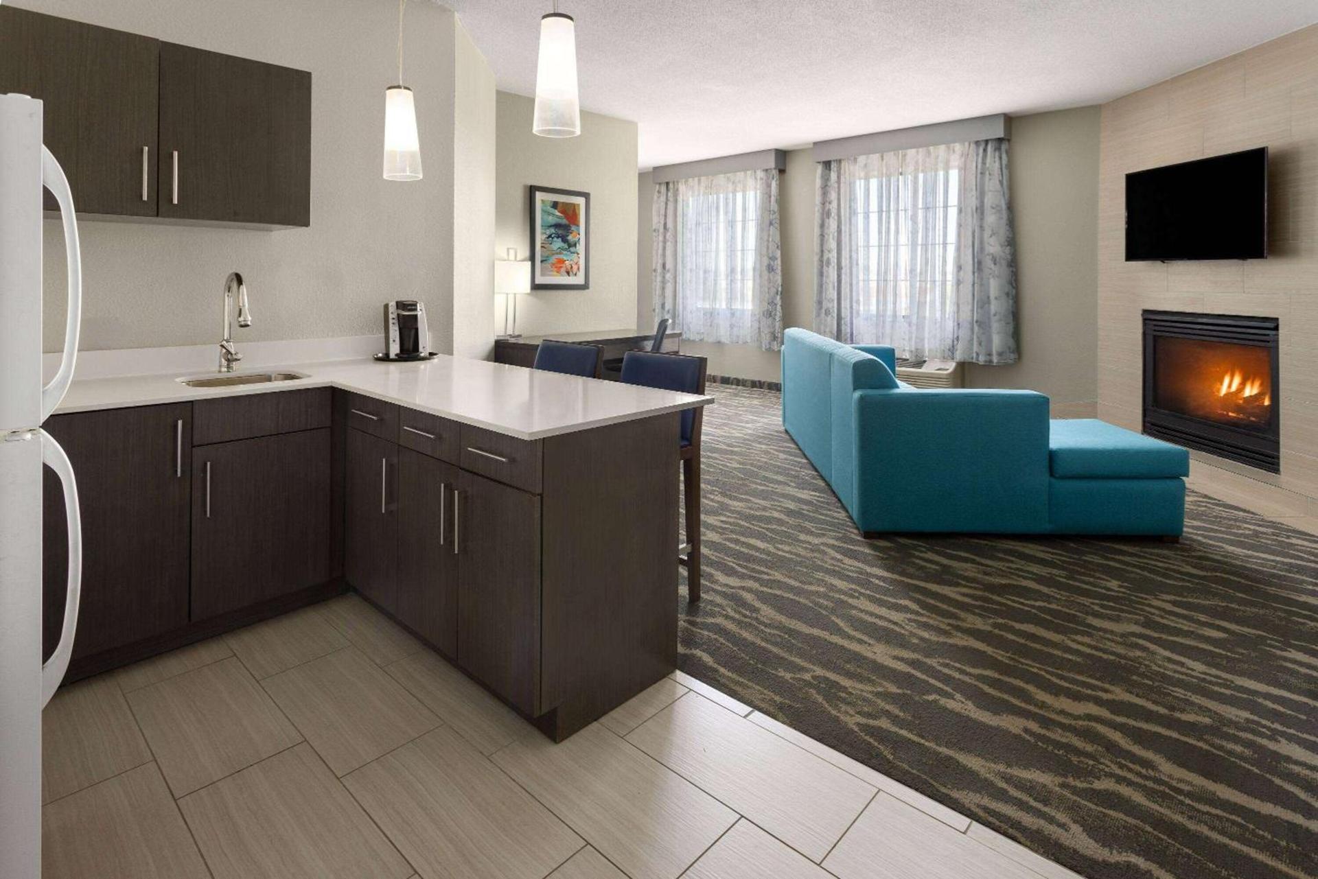 La Quinta by Wyndham Kokomo photo 25