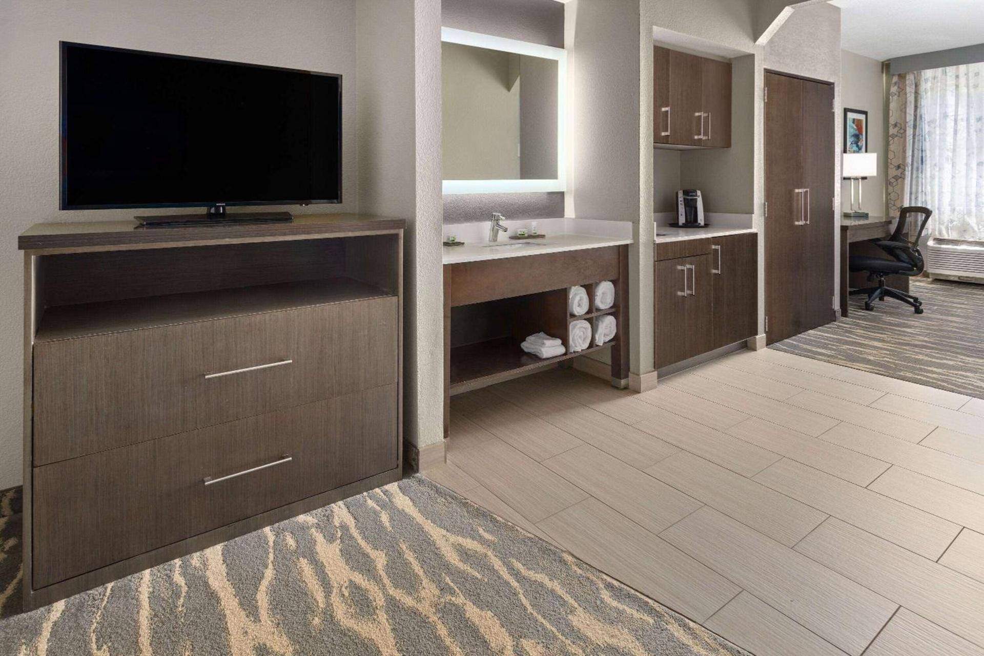 La Quinta by Wyndham Kokomo photo 24