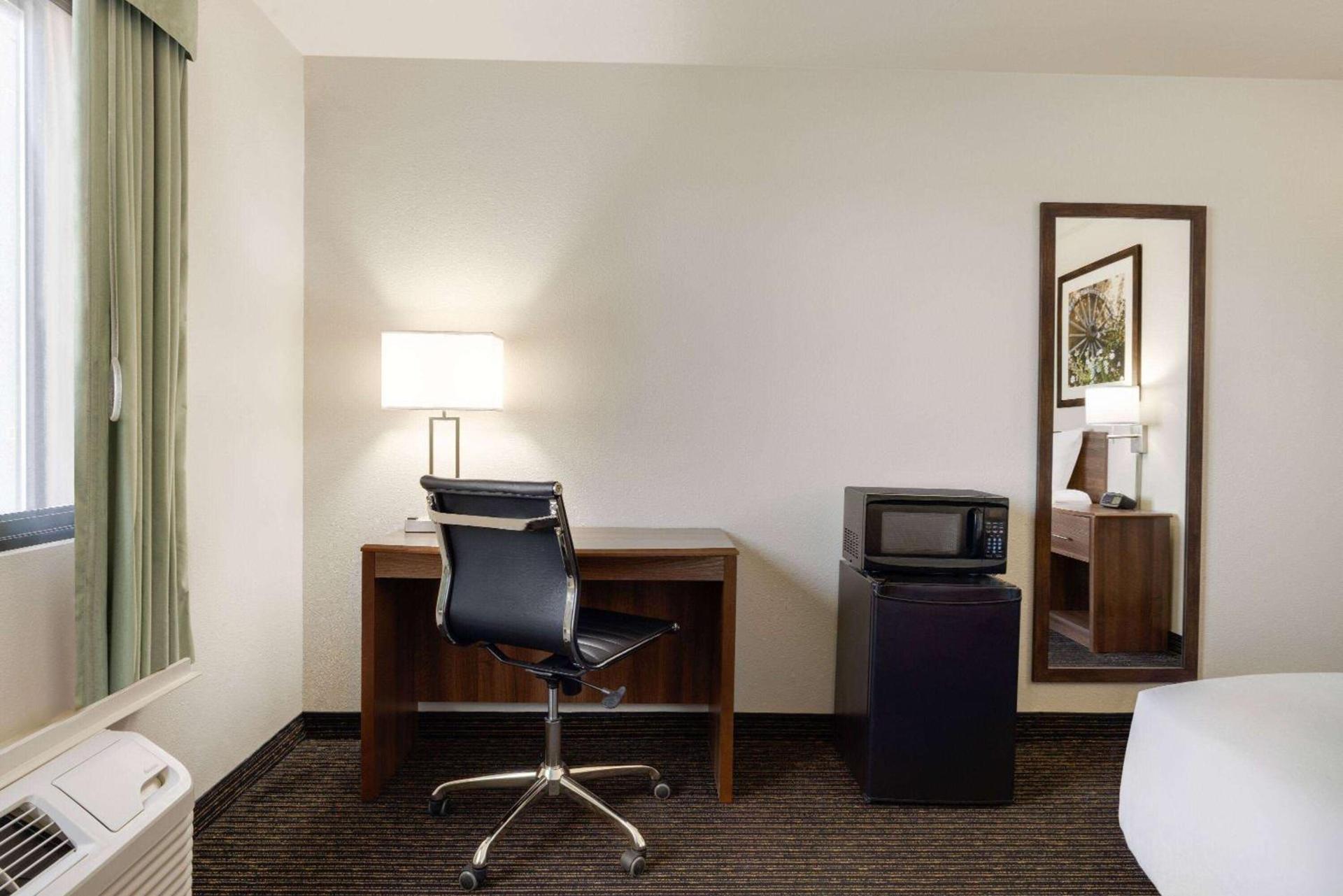 Travelodge by Wyndham Vaughn photo 17