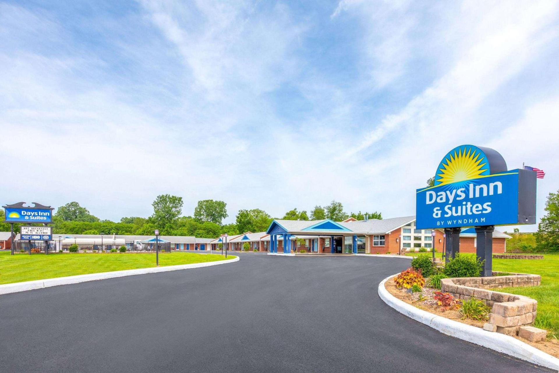 Days Inn by Wyndham Wauseon photo 2