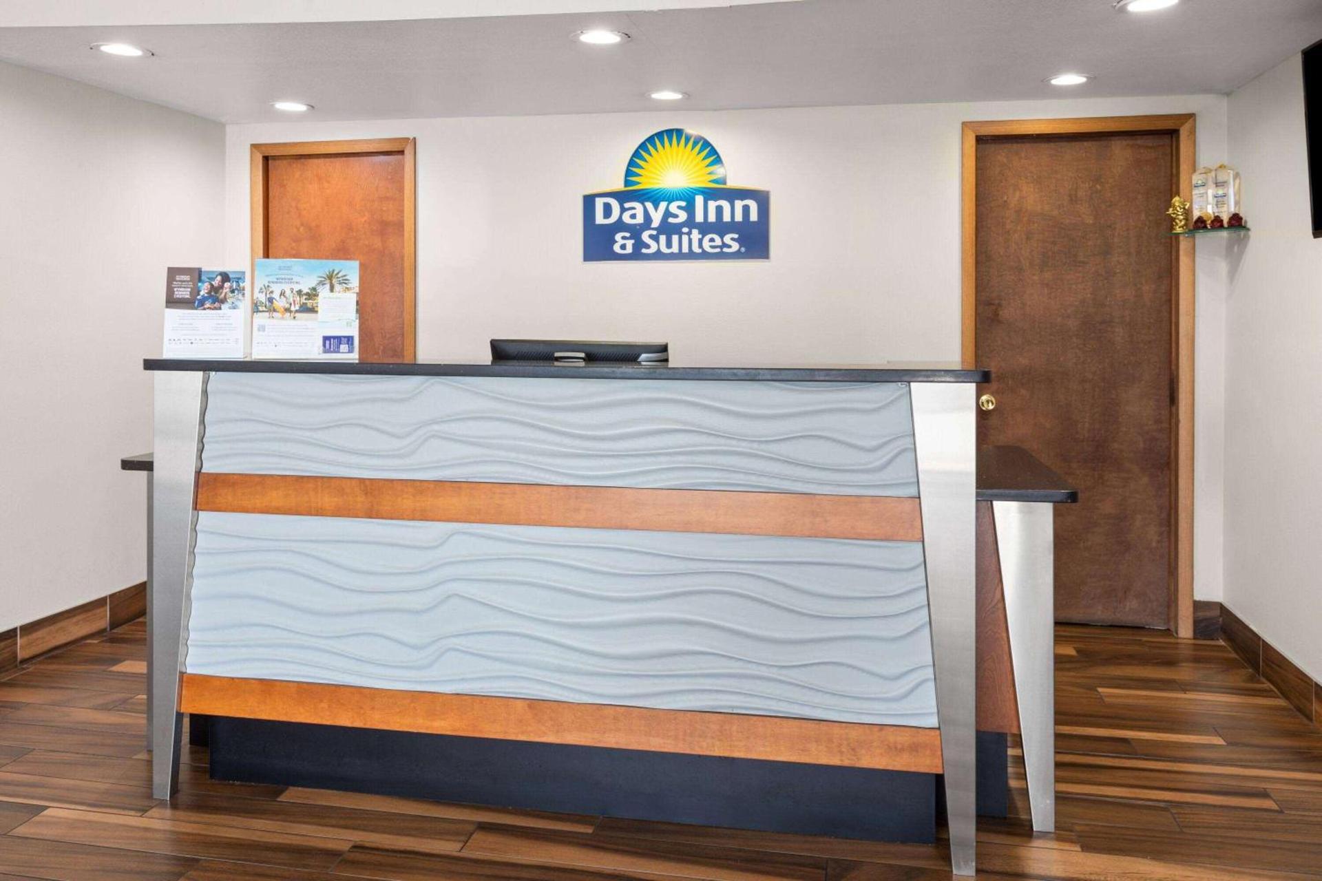 Days Inn by Wyndham Wauseon photo 4