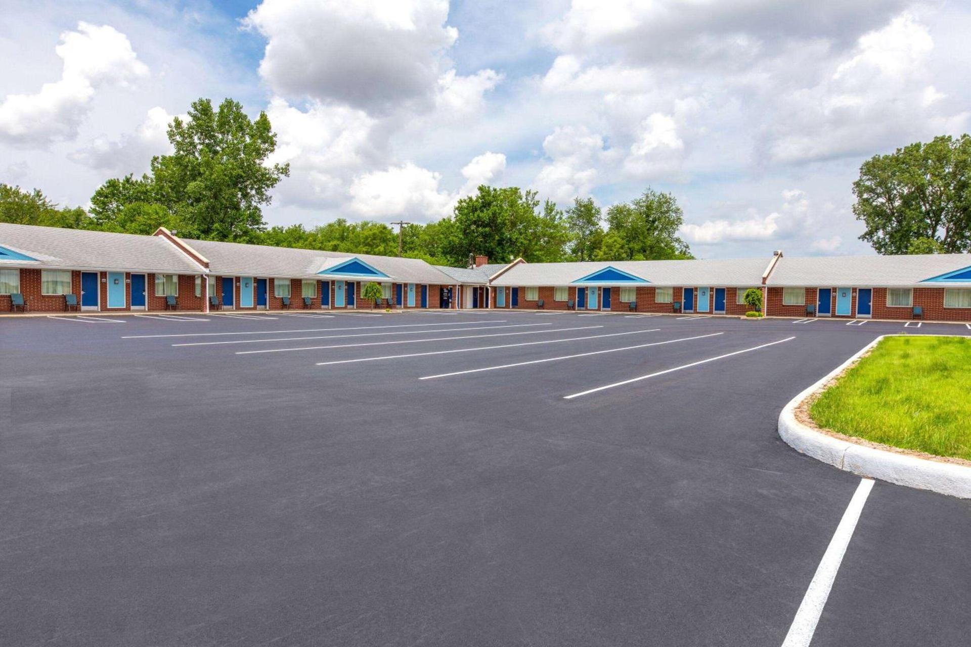 Days Inn by Wyndham Wauseon photo 10