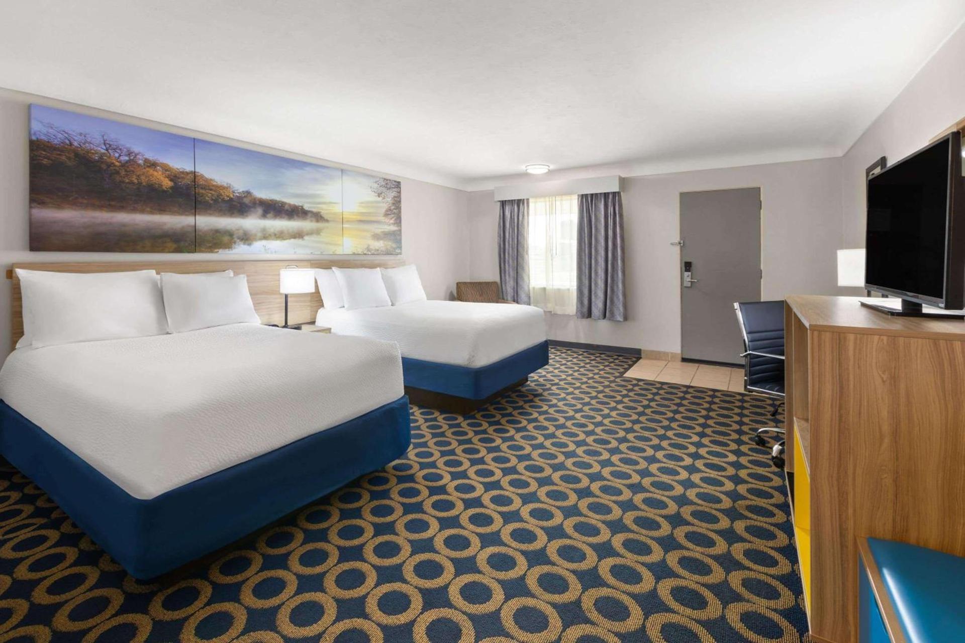 Days Inn by Wyndham Wauseon photo 12