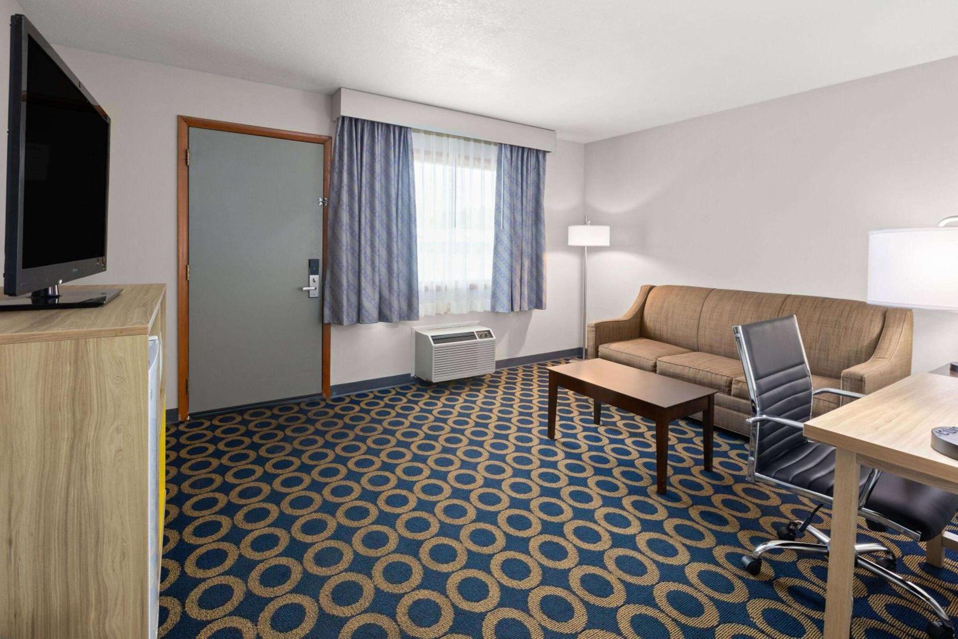 Days Inn by Wyndham Wauseon photo 17
