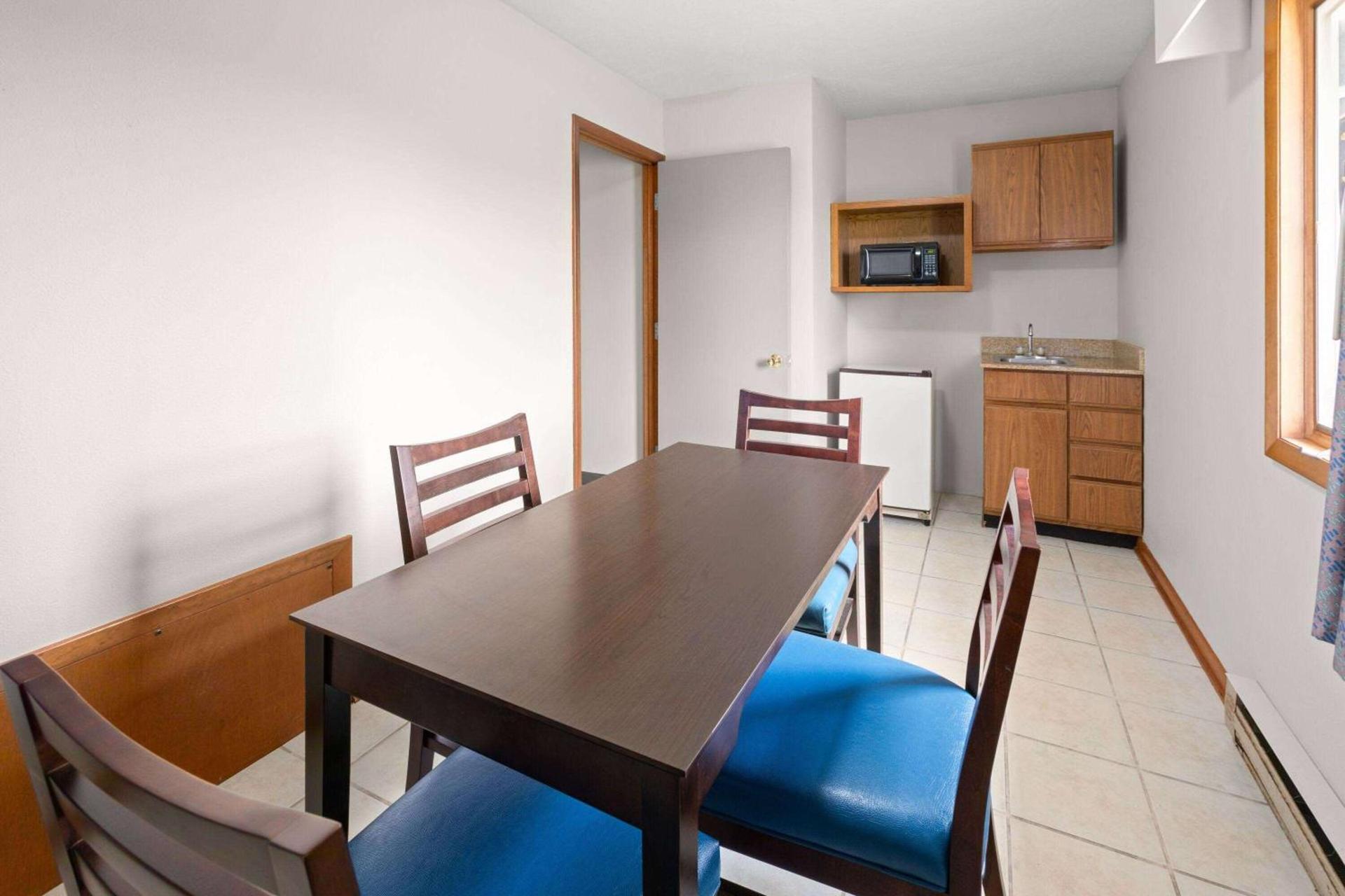 Days Inn by Wyndham Wauseon photo 19