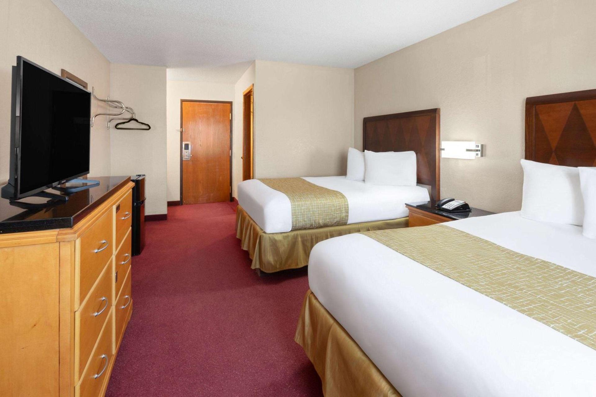 Travelodge by Wyndham Redwood Falls photo 10