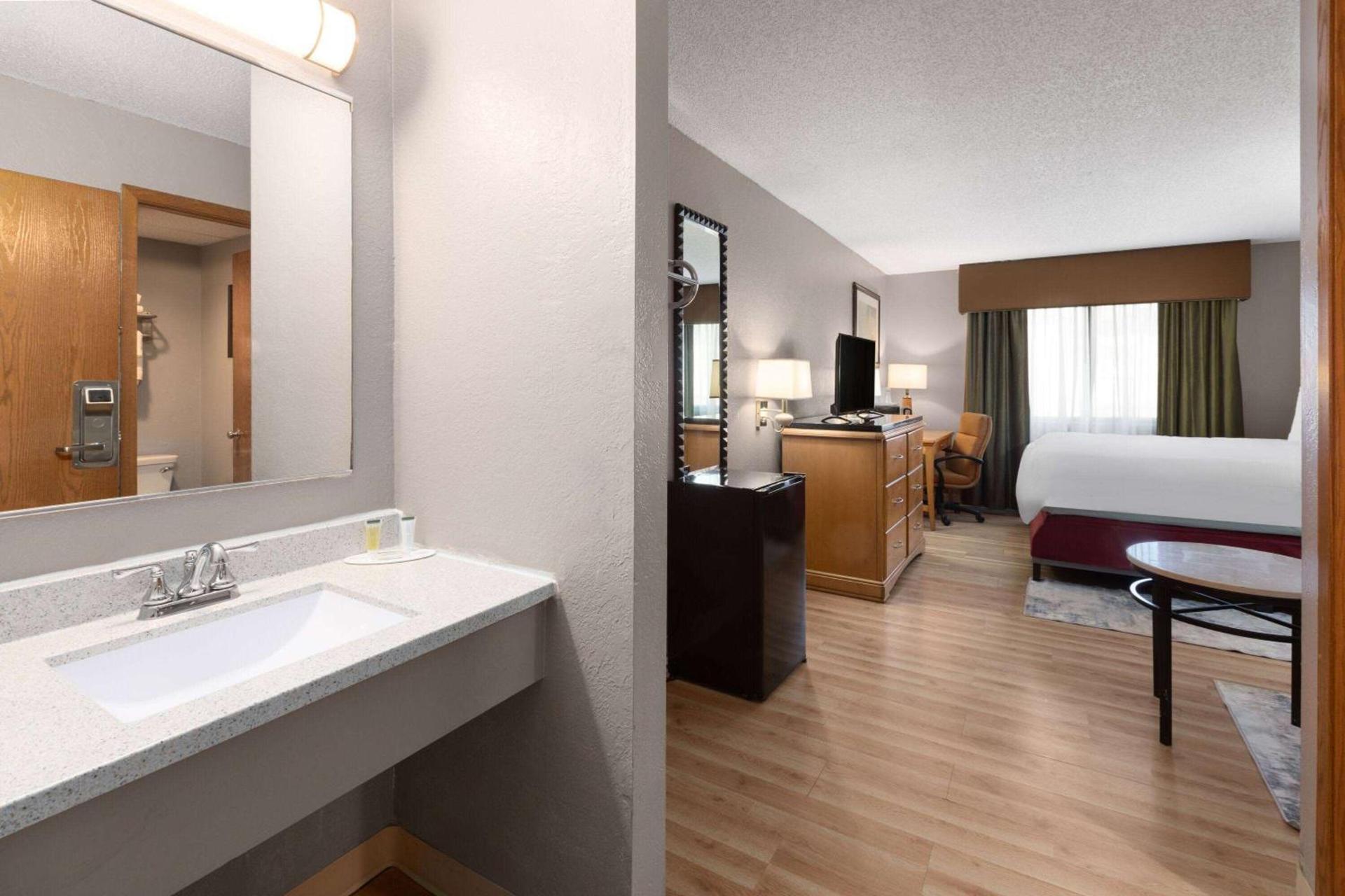 Travelodge by Wyndham Redwood Falls photo 14